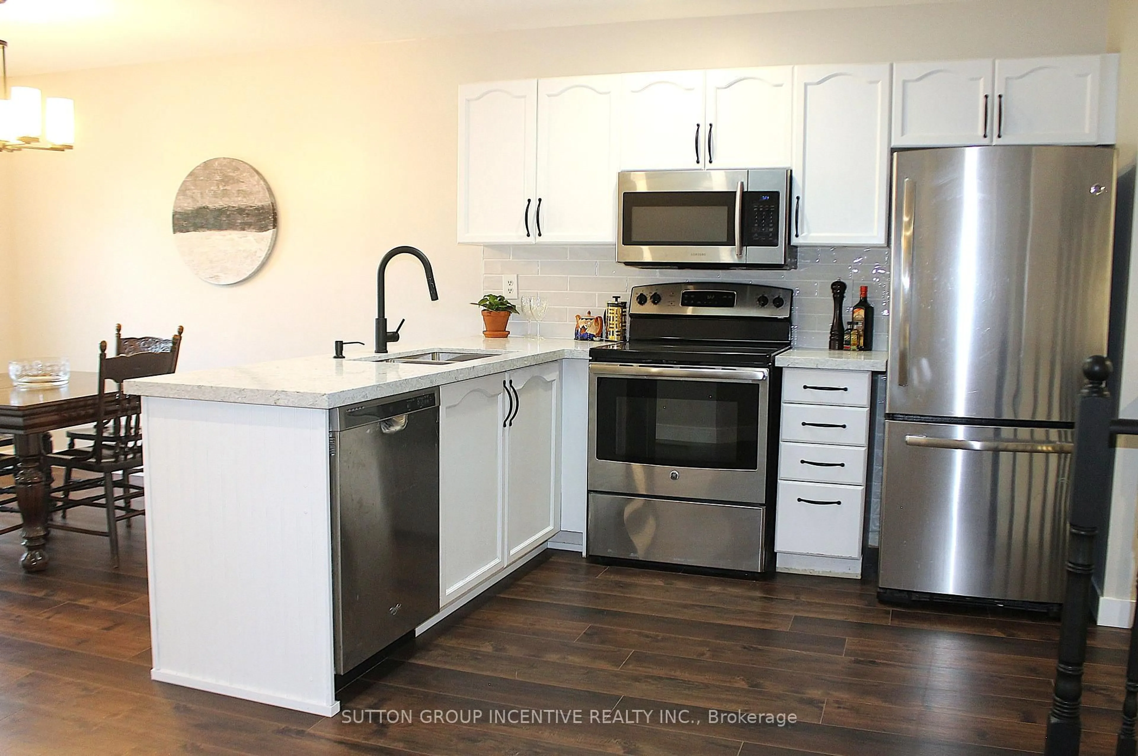 Open concept kitchen, unknown for 30 Assiniboine Dr, Barrie Ontario L4N 8G4