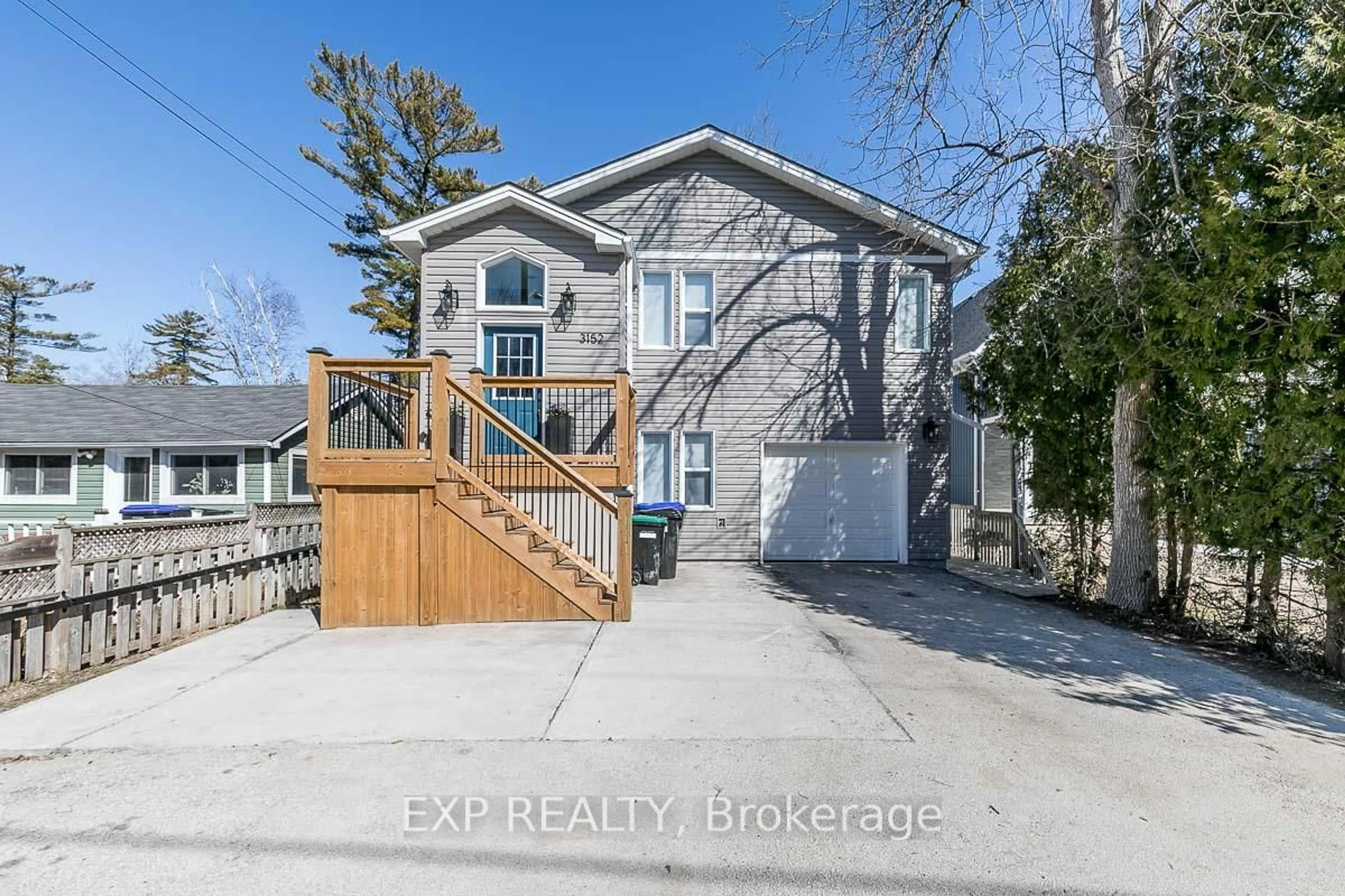 A pic from outside/outdoor area/front of a property/back of a property/a pic from drone, street for 3152 MOSLEY St, Wasaga Beach Ontario L9Z 1V6