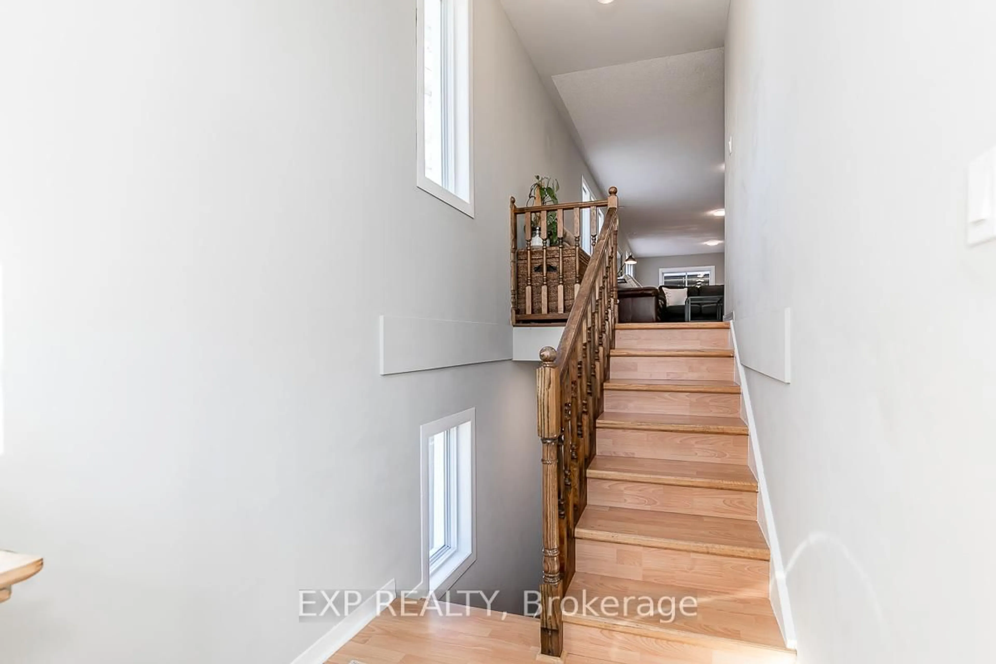 Indoor entryway for 3152 MOSLEY St, Wasaga Beach Ontario L9Z 1V6