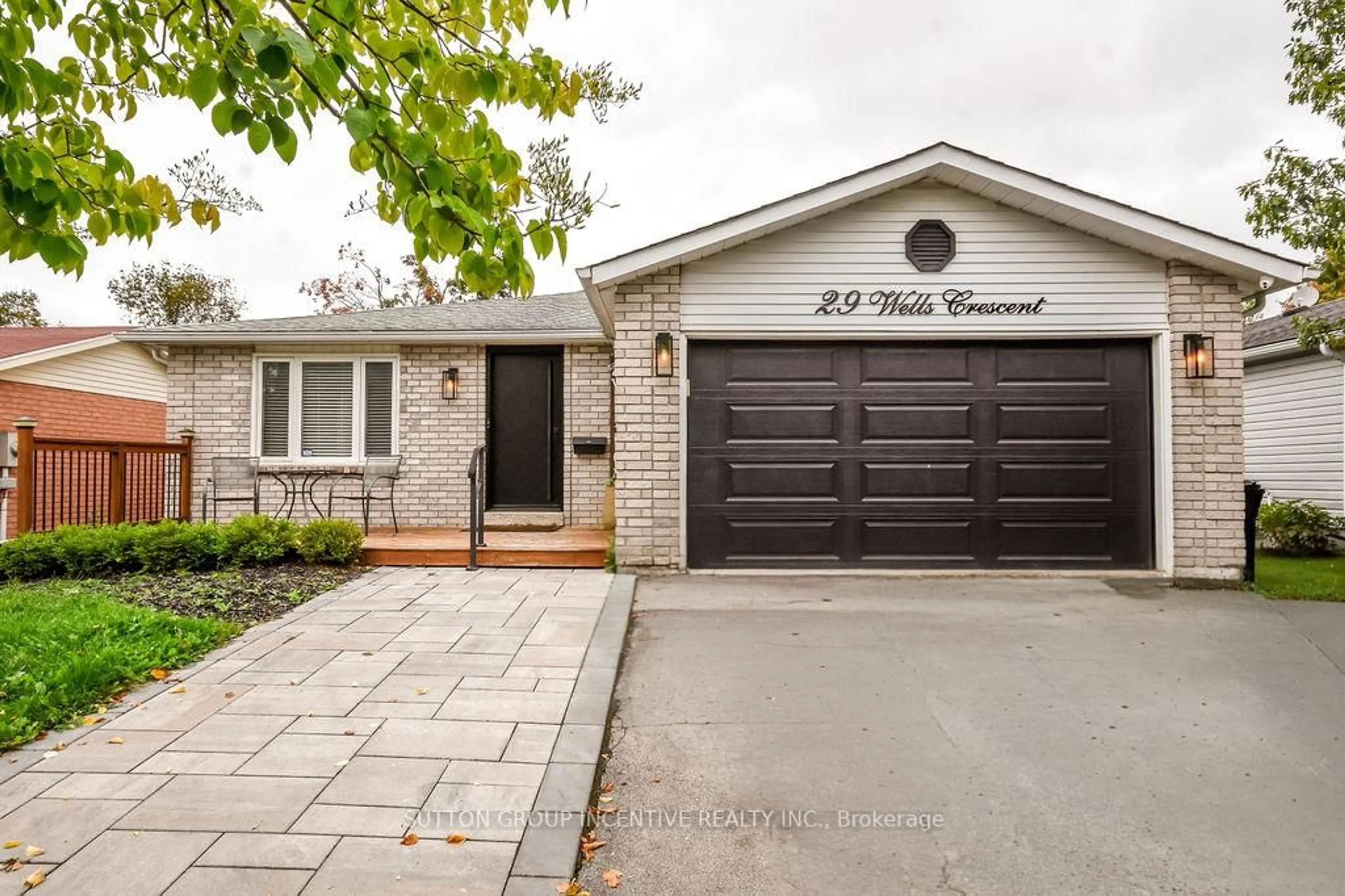Home with brick exterior material, street for 29 Wells Cres, Barrie Ontario L4N 5W8