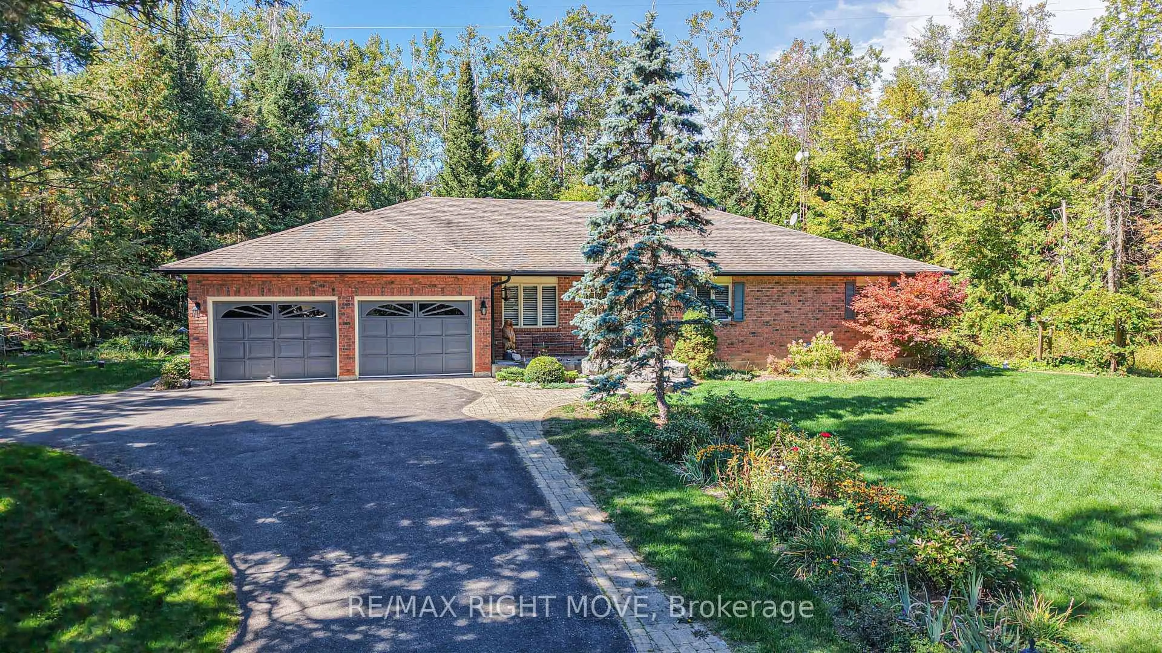 Home with brick exterior material, unknown for 1892 CARRIAGE Crt, Severn Ontario L3V 6H2