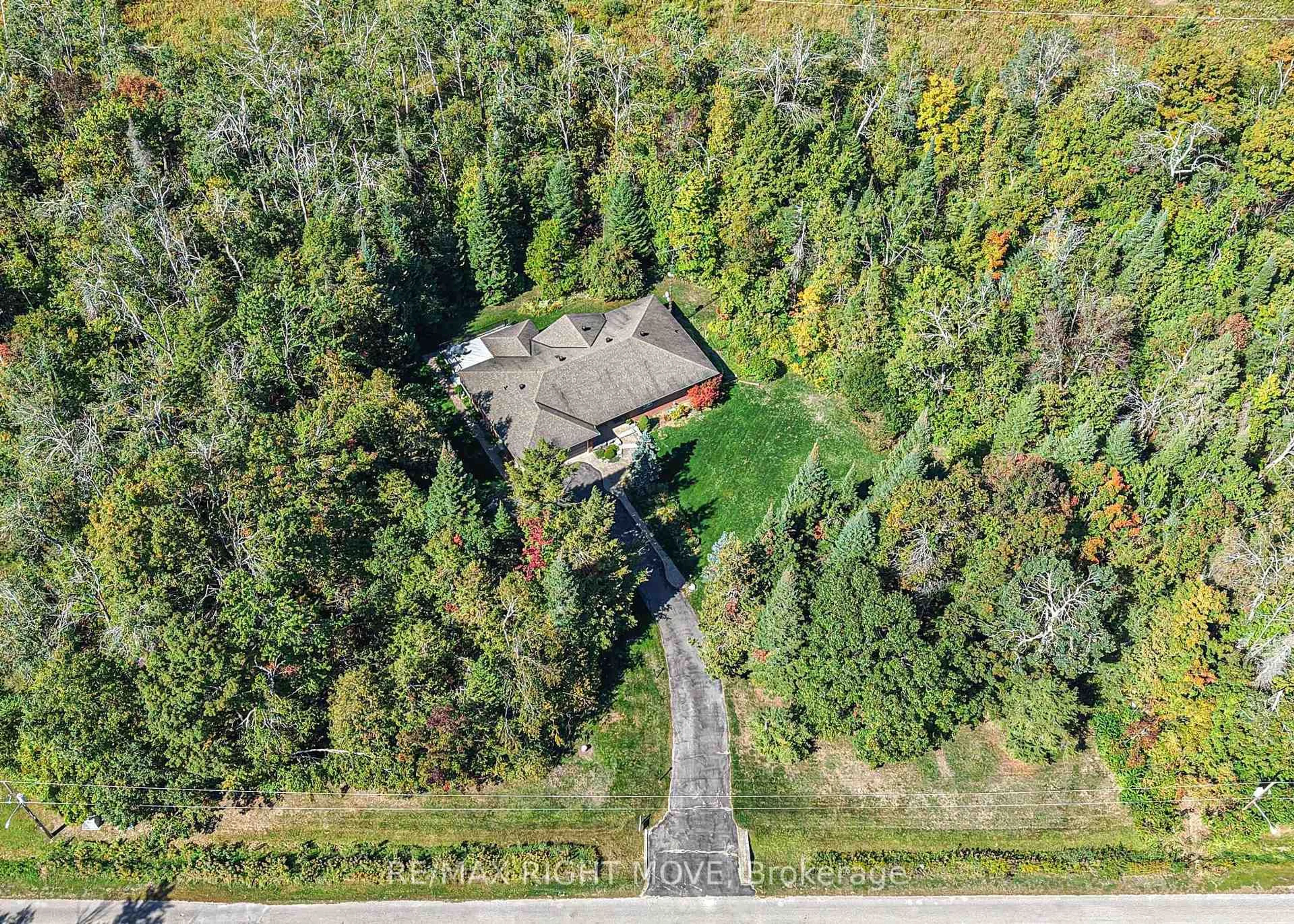 A pic from outside/outdoor area/front of a property/back of a property/a pic from drone, forest/trees view for 1892 CARRIAGE Crt, Severn Ontario L3V 6H2
