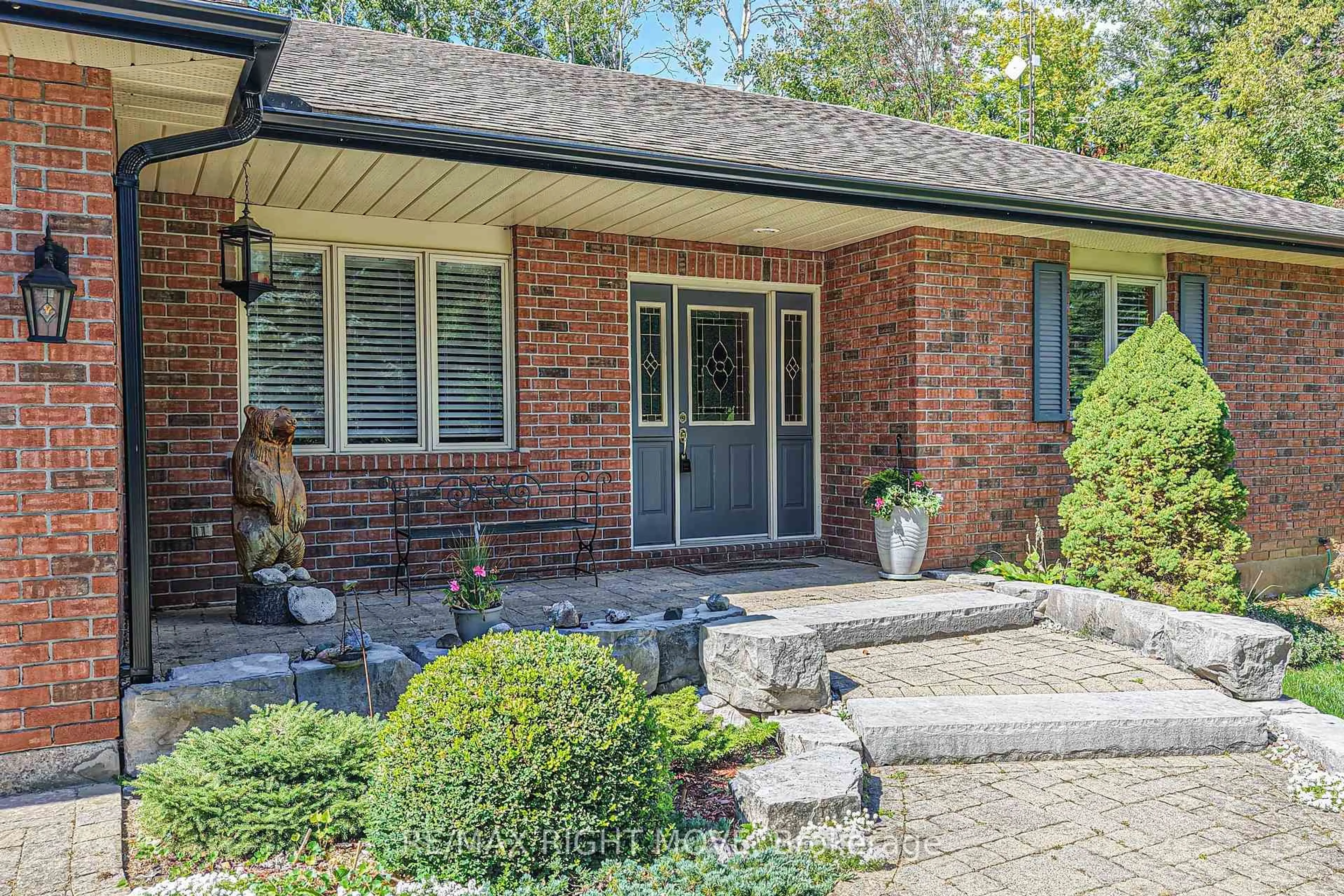 Home with brick exterior material, street for 1892 CARRIAGE Crt, Severn Ontario L3V 6H2