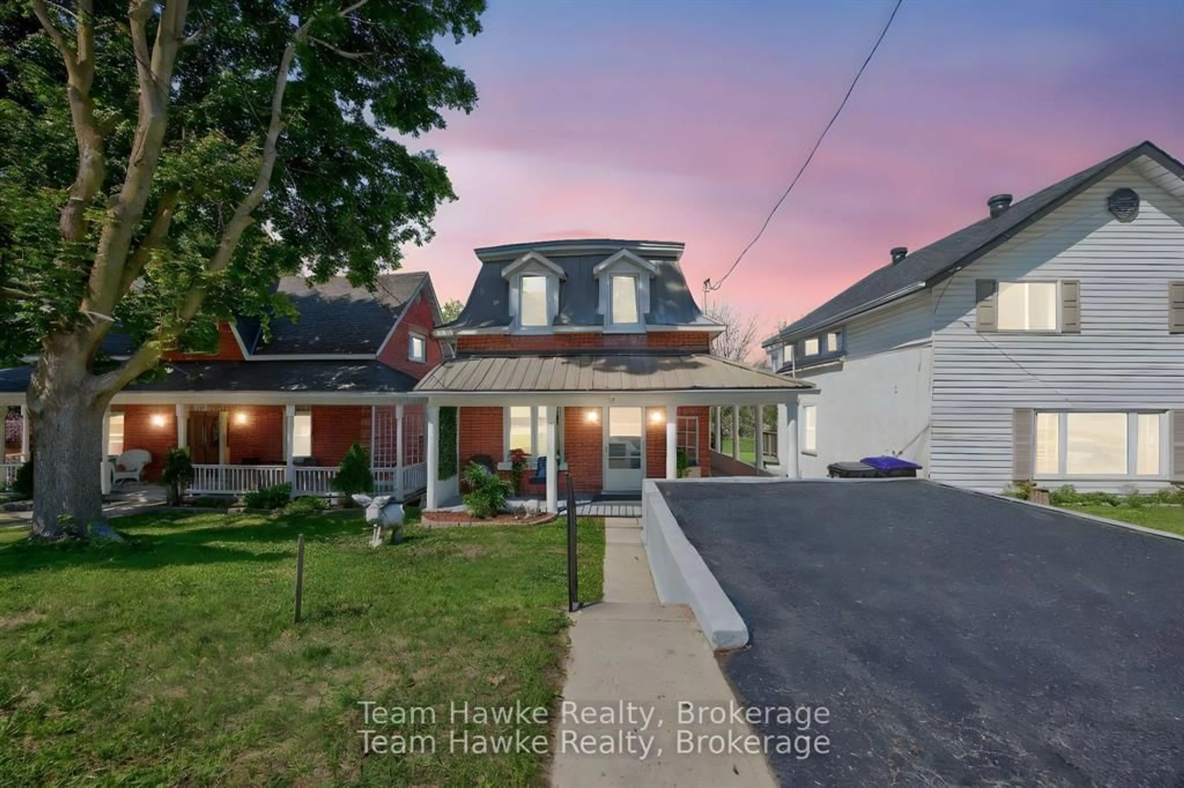 A pic from outside/outdoor area/front of a property/back of a property/a pic from drone, street for 19 Water St, Penetanguishene Ontario L9M 1M8