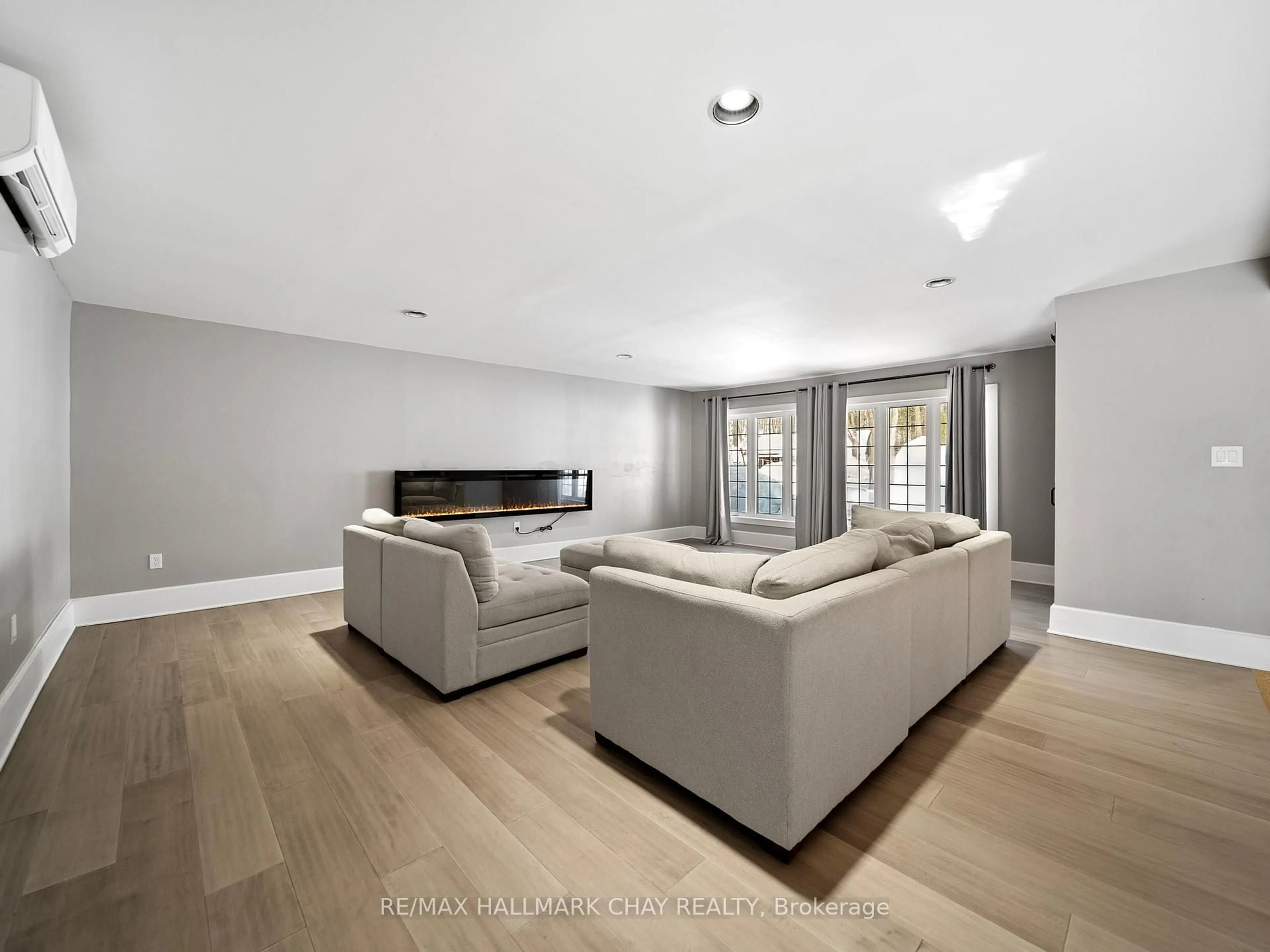 Living room with furniture, unknown for 1 Pine Spring, Oro-Medonte Ontario L4M 4Y8
