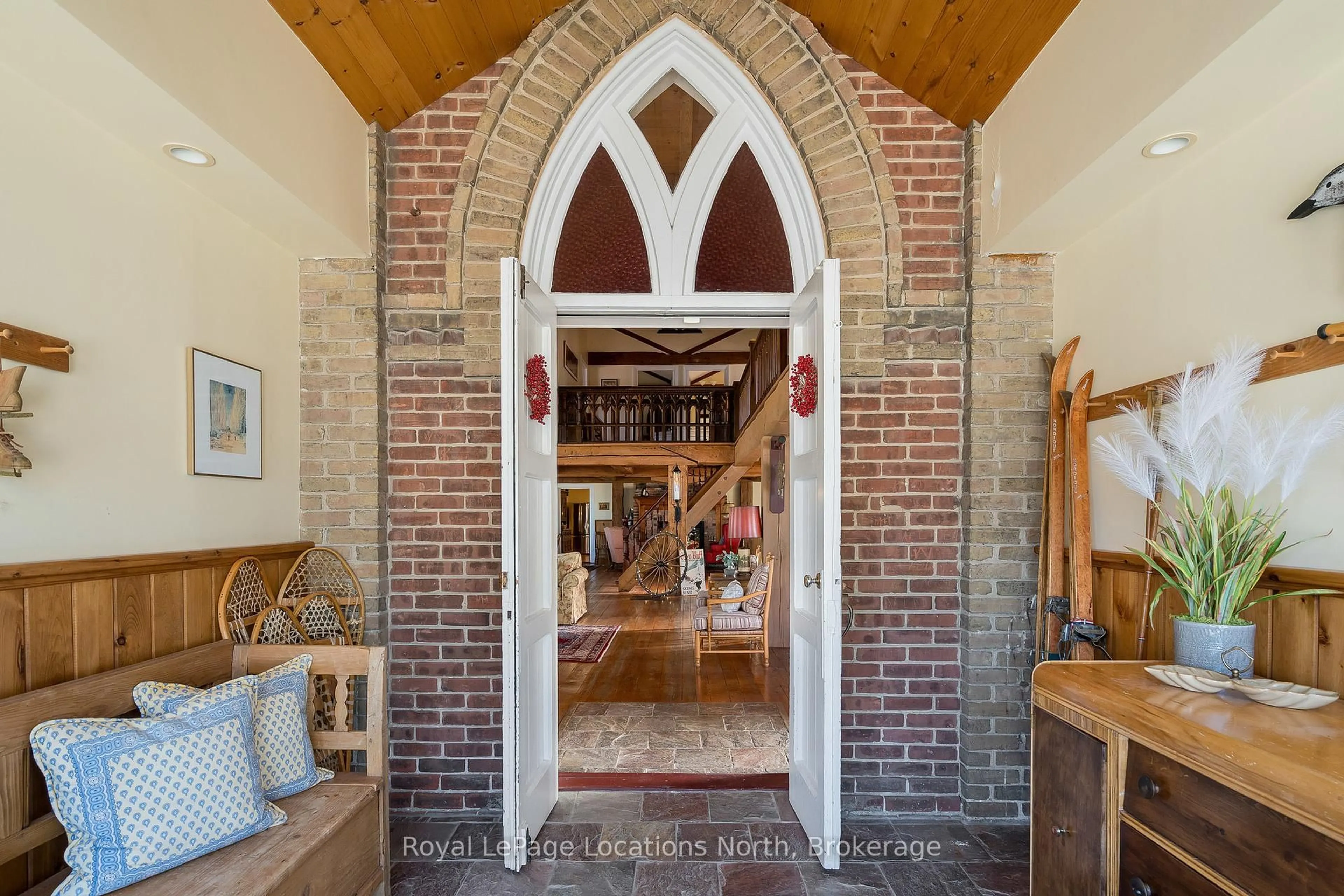 Indoor entryway for 4177 County Road 124 Rd, Clearview Ontario L0M 1P0