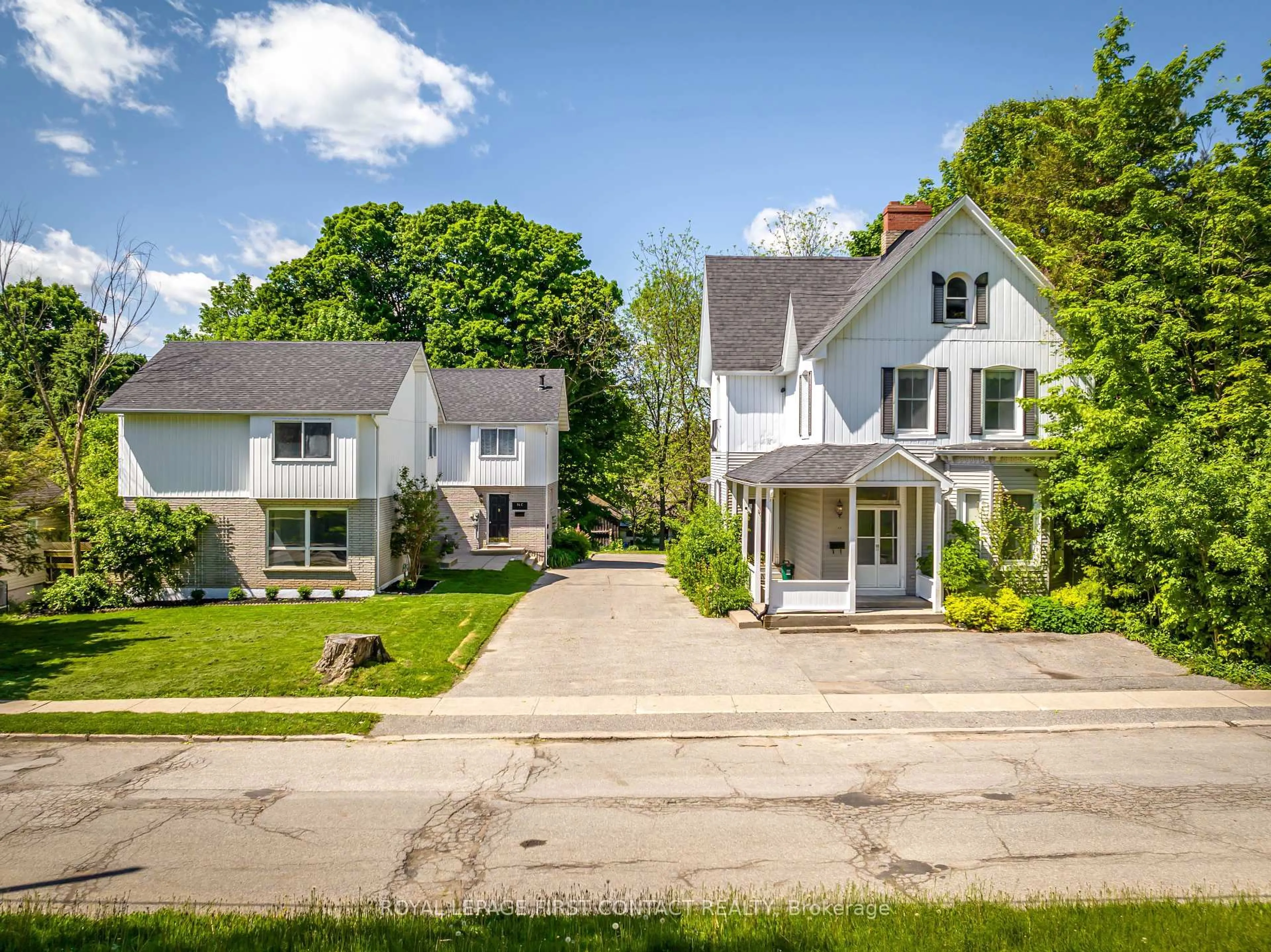 A pic from outside/outdoor area/front of a property/back of a property/a pic from drone, street for 14&16 Peel St, Barrie Ontario L4M 3K8