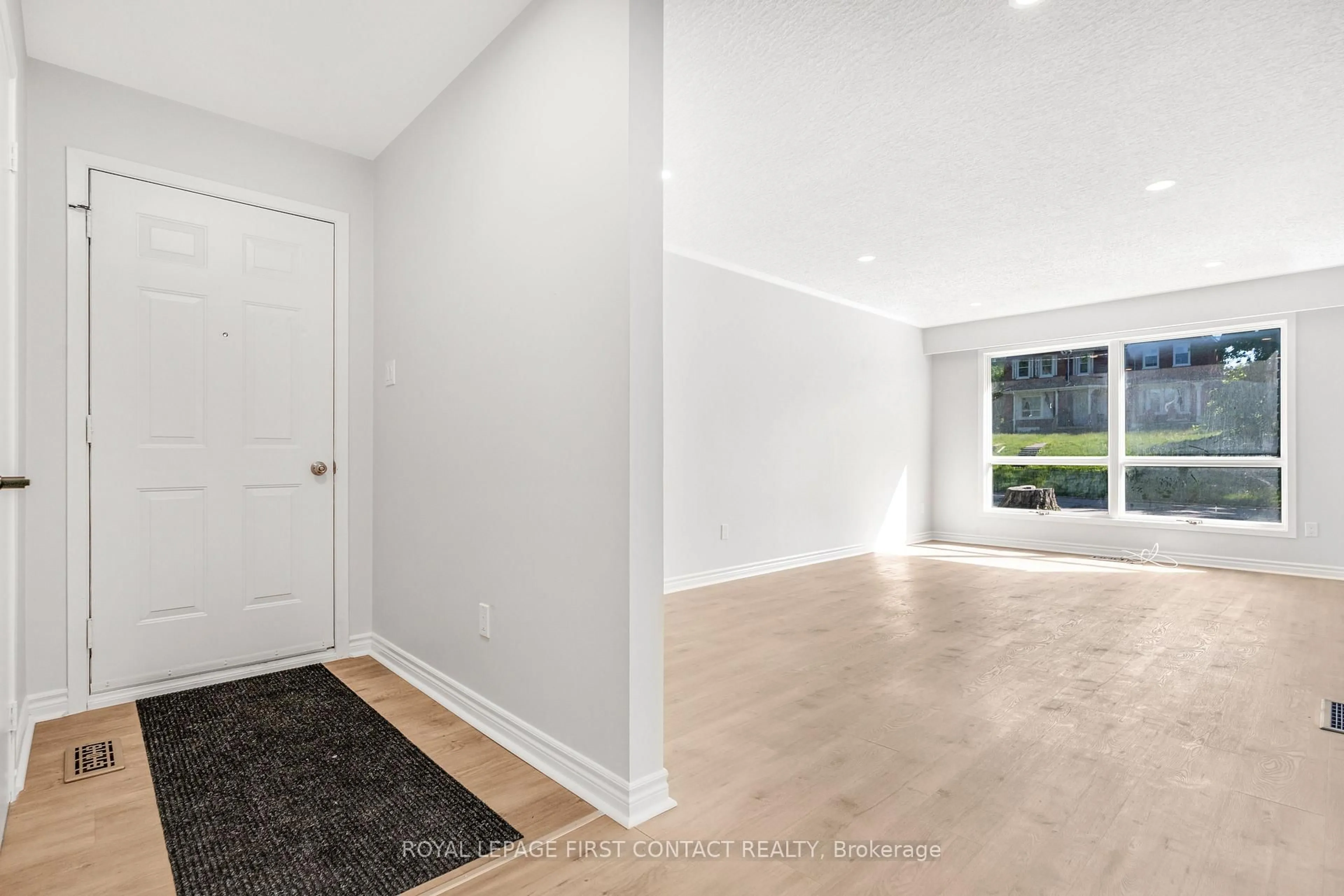 Indoor entryway for 14&16 Peel St, Barrie Ontario L4M 3K8