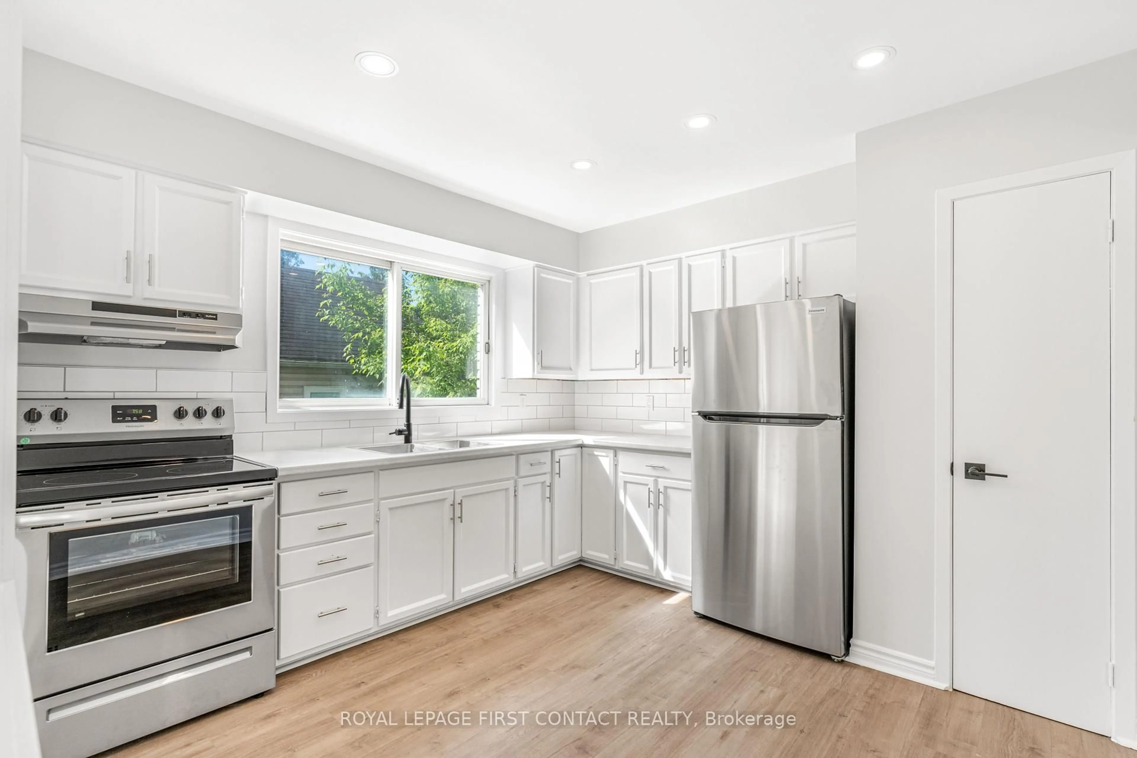 Unknown for 14&16 Peel St, Barrie Ontario L4M 3K8