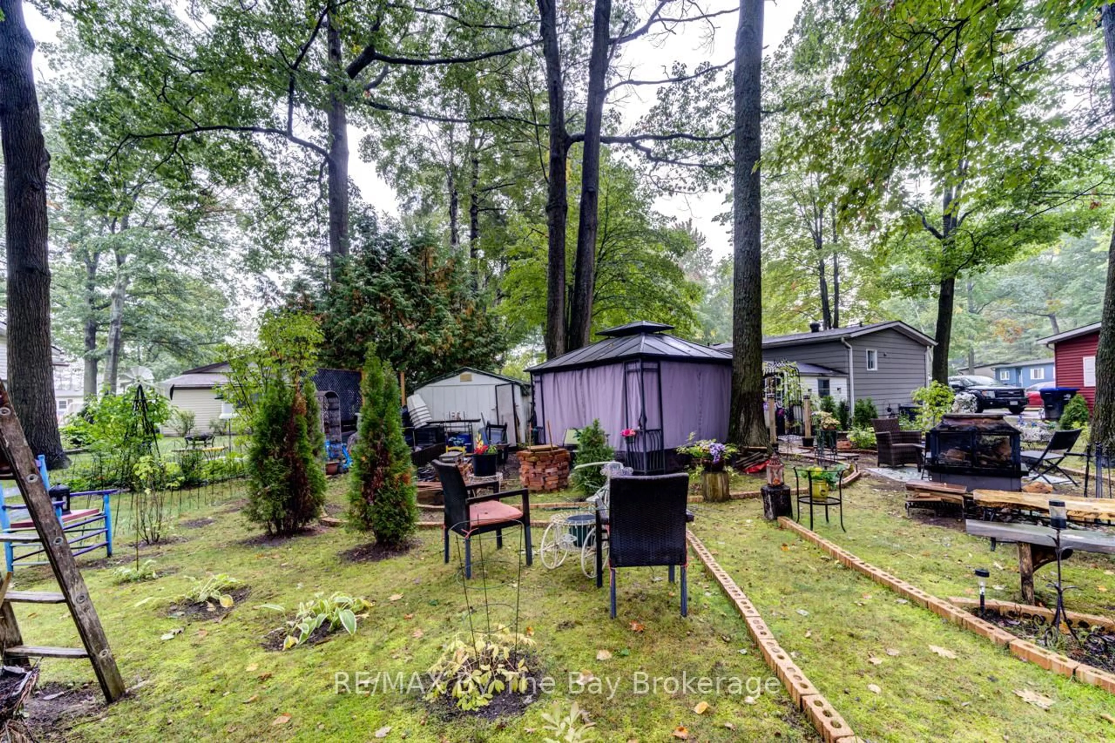 Patio, forest/trees view for 9 ALLEN Dr, Wasaga Beach Ontario L9Z 1K5