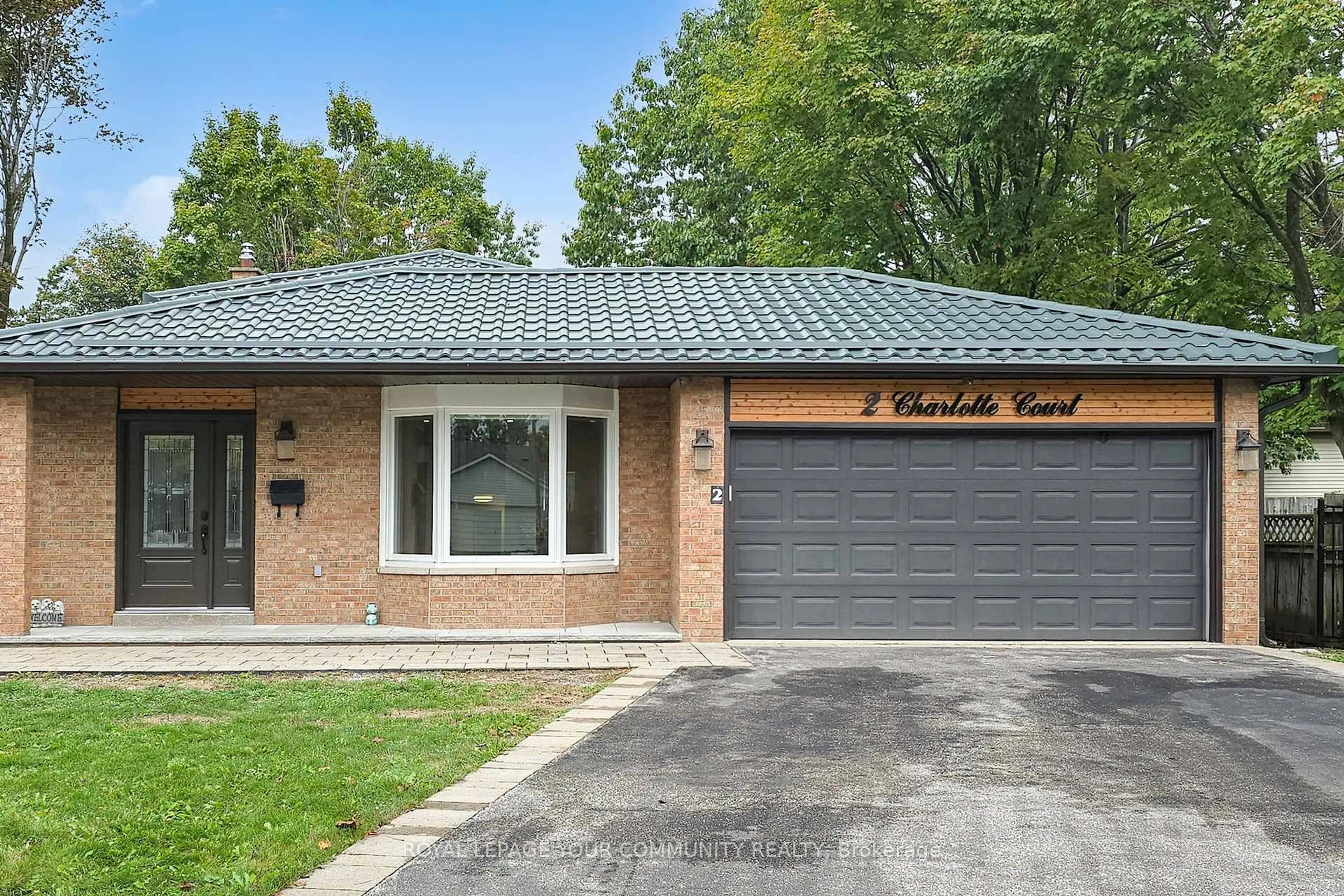 Home with brick exterior material, street for 2 Charlotte Crt, Barrie Ontario L4N 6B2