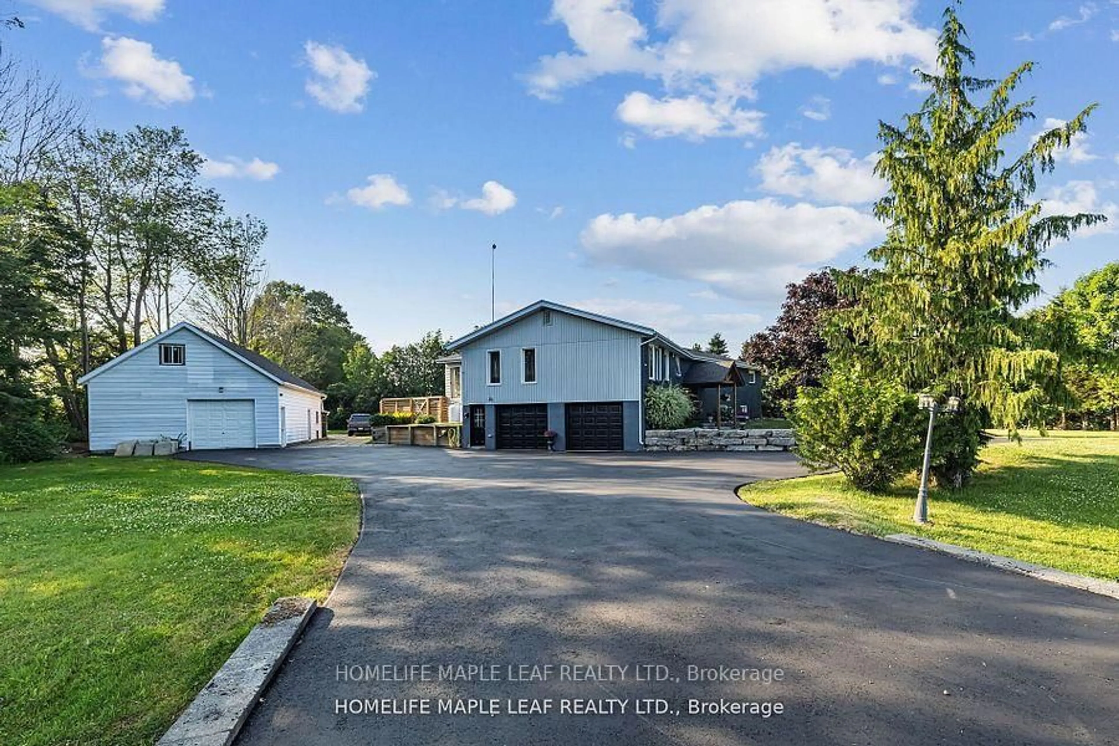 A pic from outside/outdoor area/front of a property/back of a property/a pic from drone, street for 560 Concession 15 Rd, Tiny Ontario L9M 0K4