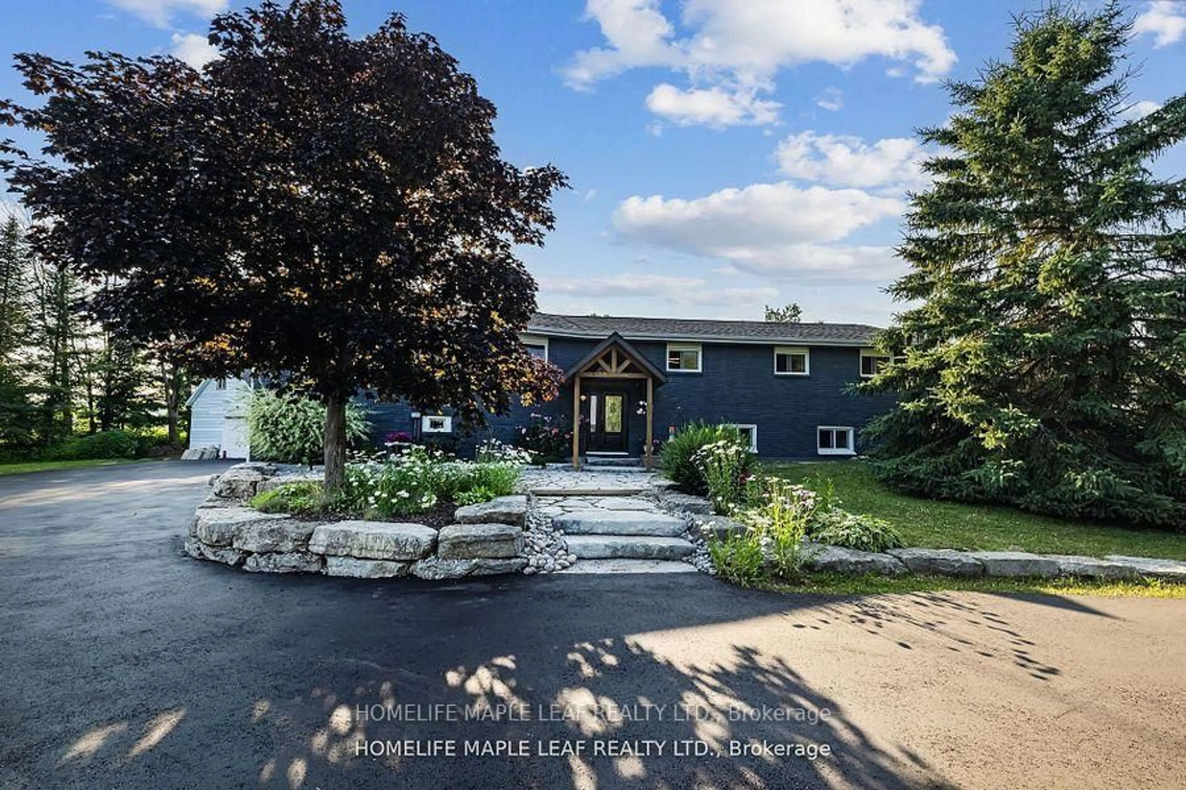 A pic from outside/outdoor area/front of a property/back of a property/a pic from drone, unknown for 560 Concession 15 Rd, Tiny Ontario L9M 0K4