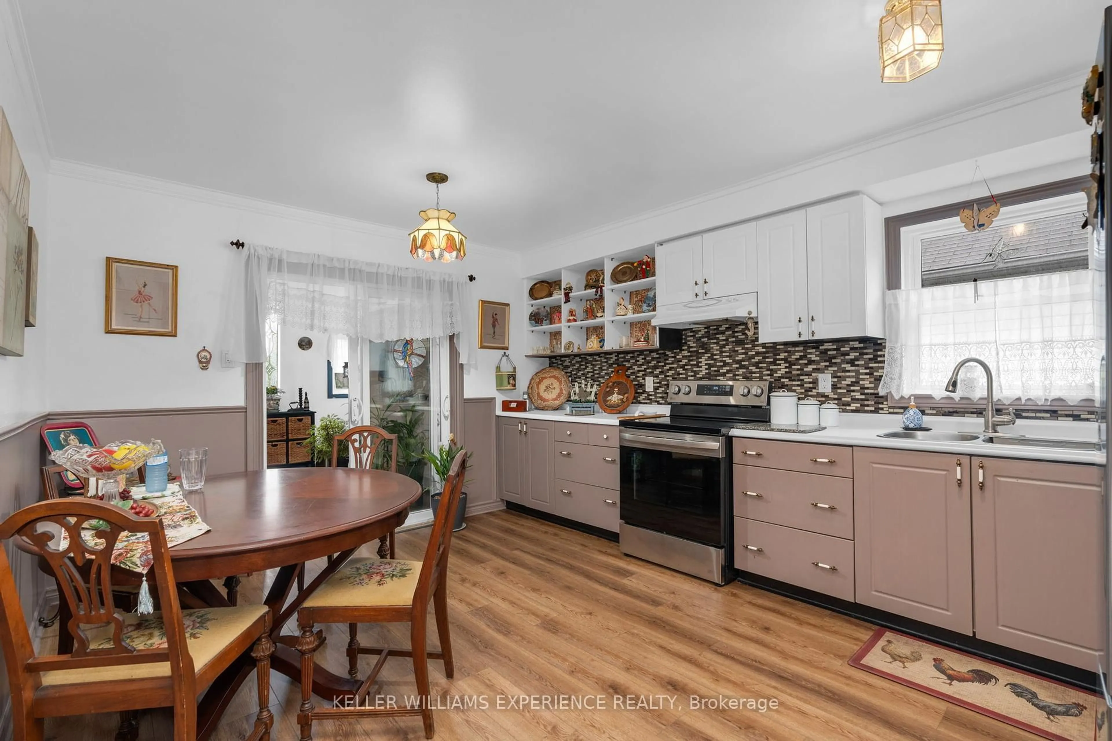 Open concept kitchen, unknown for 204 Dyer Dr, Wasaga Beach Ontario L9Z 1L9
