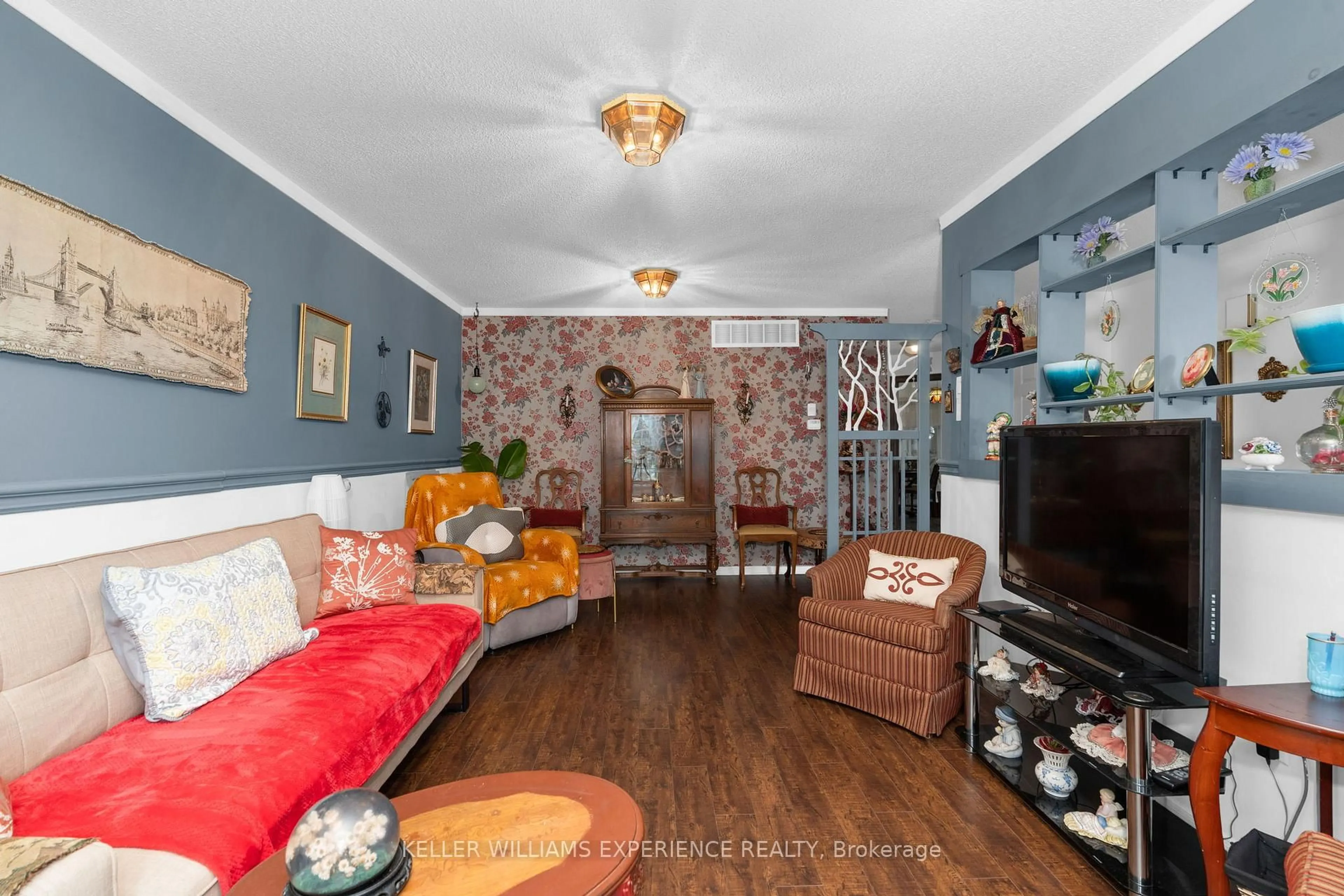 Living room with furniture, unknown for 204 Dyer Dr, Wasaga Beach Ontario L9Z 1L9