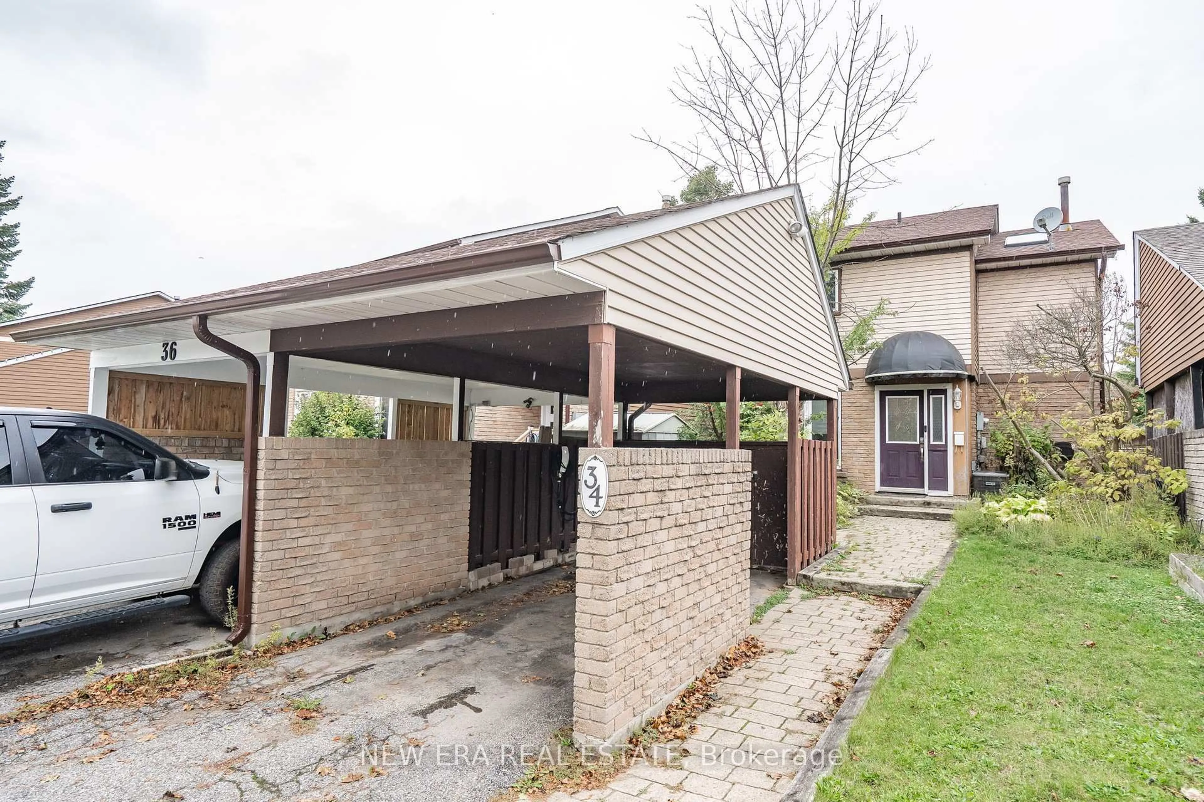 Unknown for 34 LAMPMAN Lane, Barrie Ontario L4N 5B1