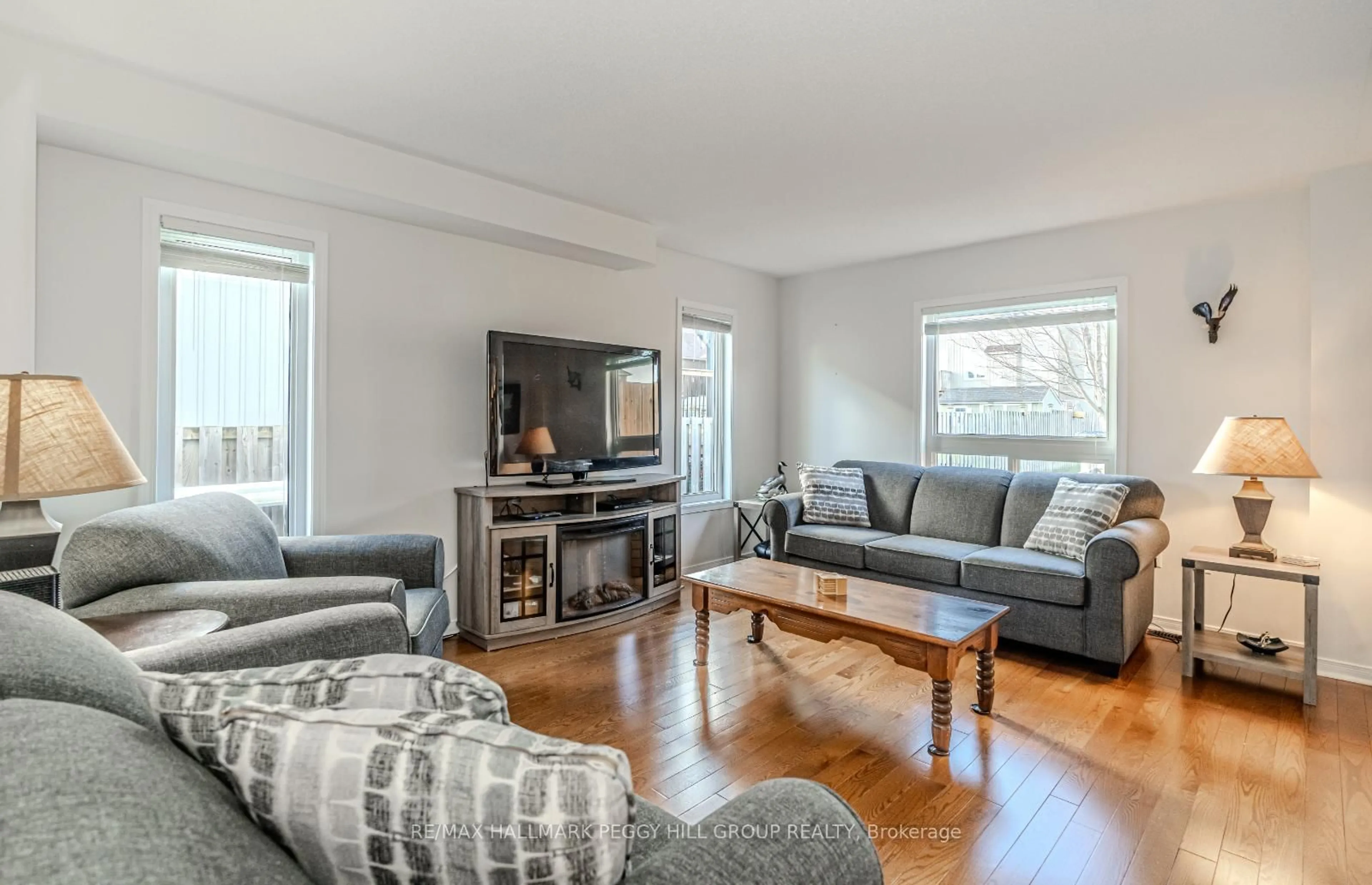 Living room with furniture, unknown for 222 Red Oak Tr, Clearview Ontario L0M 1S0