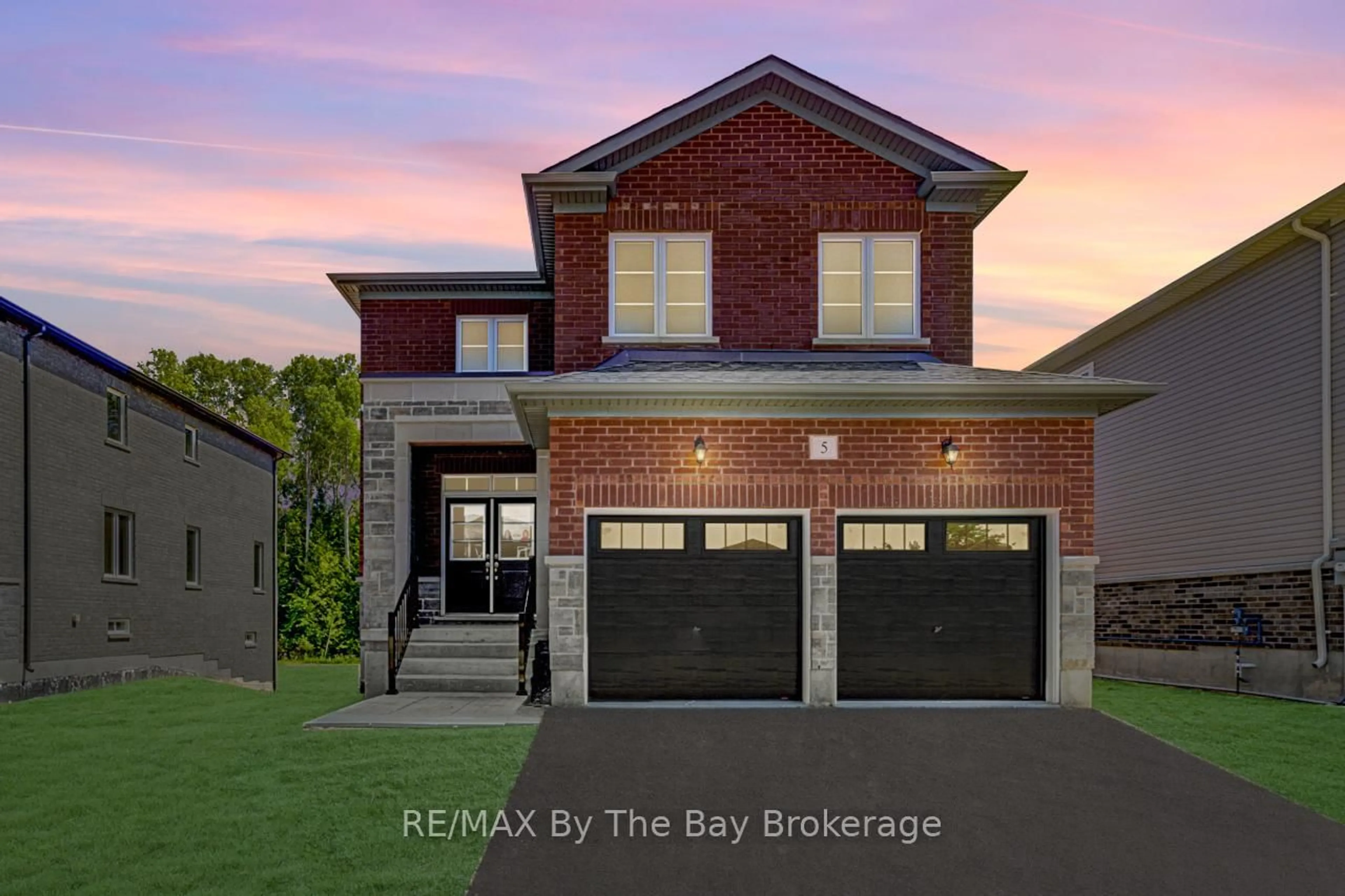 Home with brick exterior material, building for 5 Misty Ridge Rd, Wasaga Beach Ontario L9Z 0R8