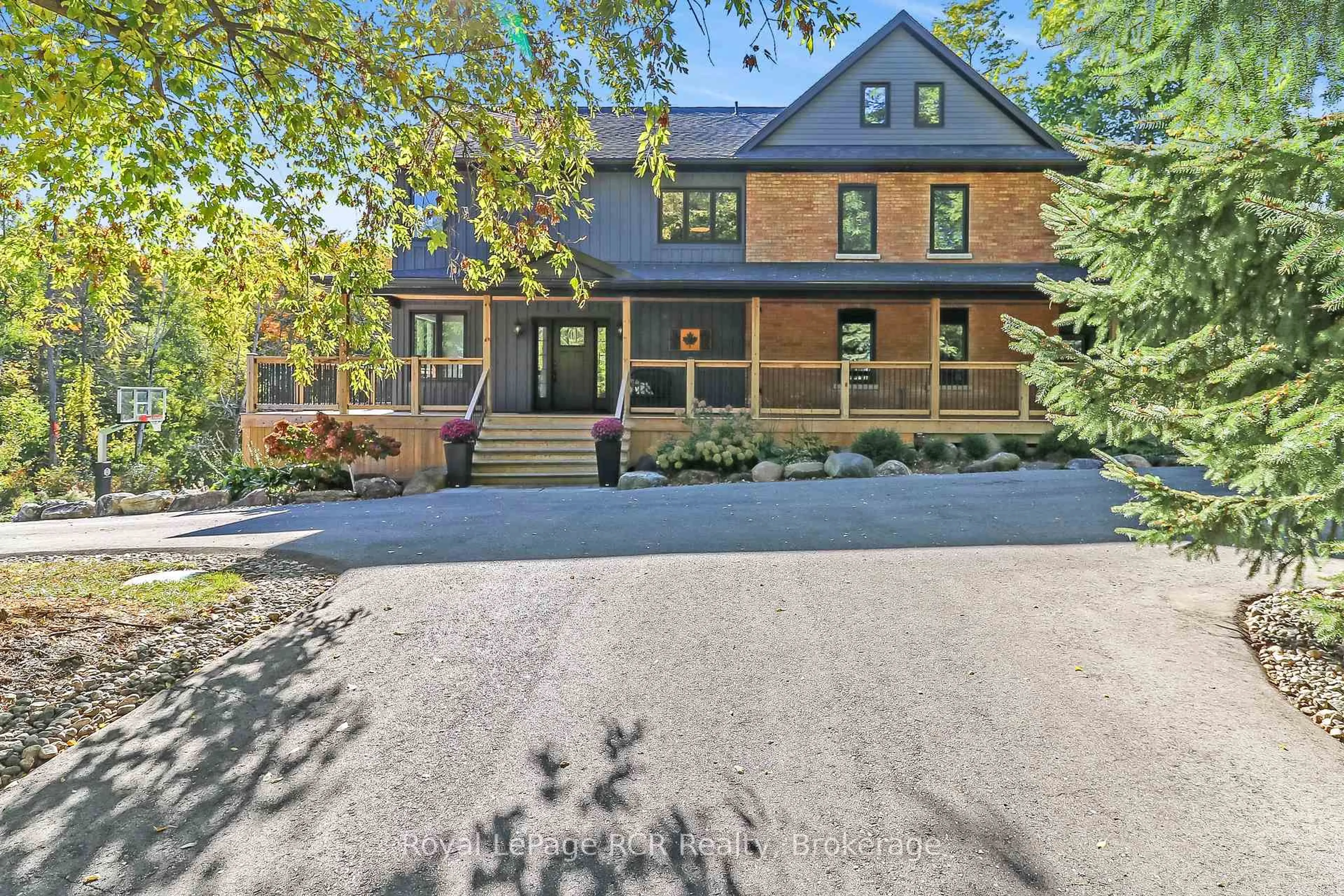 Home with brick exterior material, street for 3 Holly Crt, Collingwood Ontario L9Y 5G5