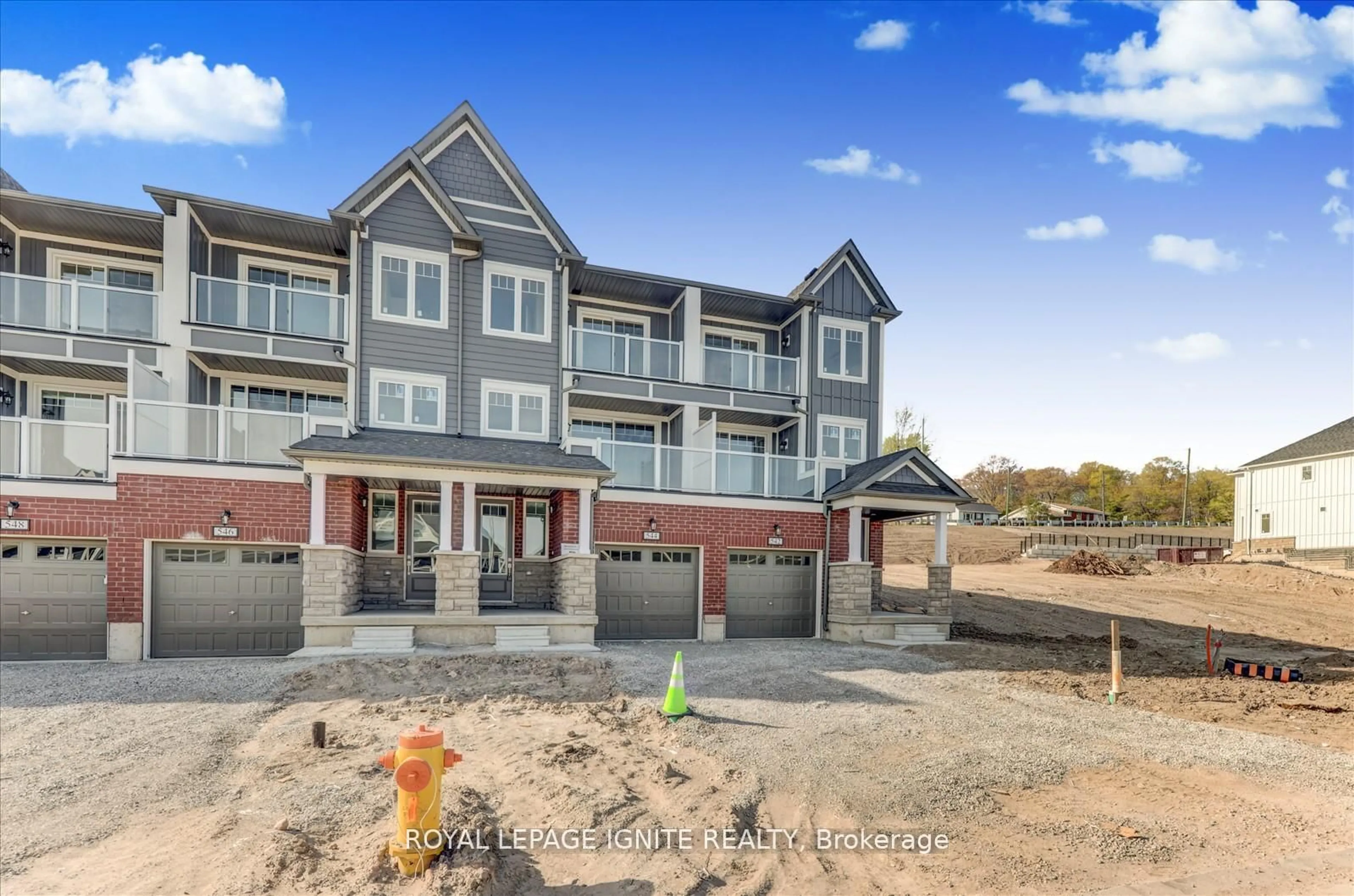 A pic from outside/outdoor area/front of a property/back of a property/a pic from drone, unknown for 544 Hudson Cres, Midland Ontario L4R 0J2