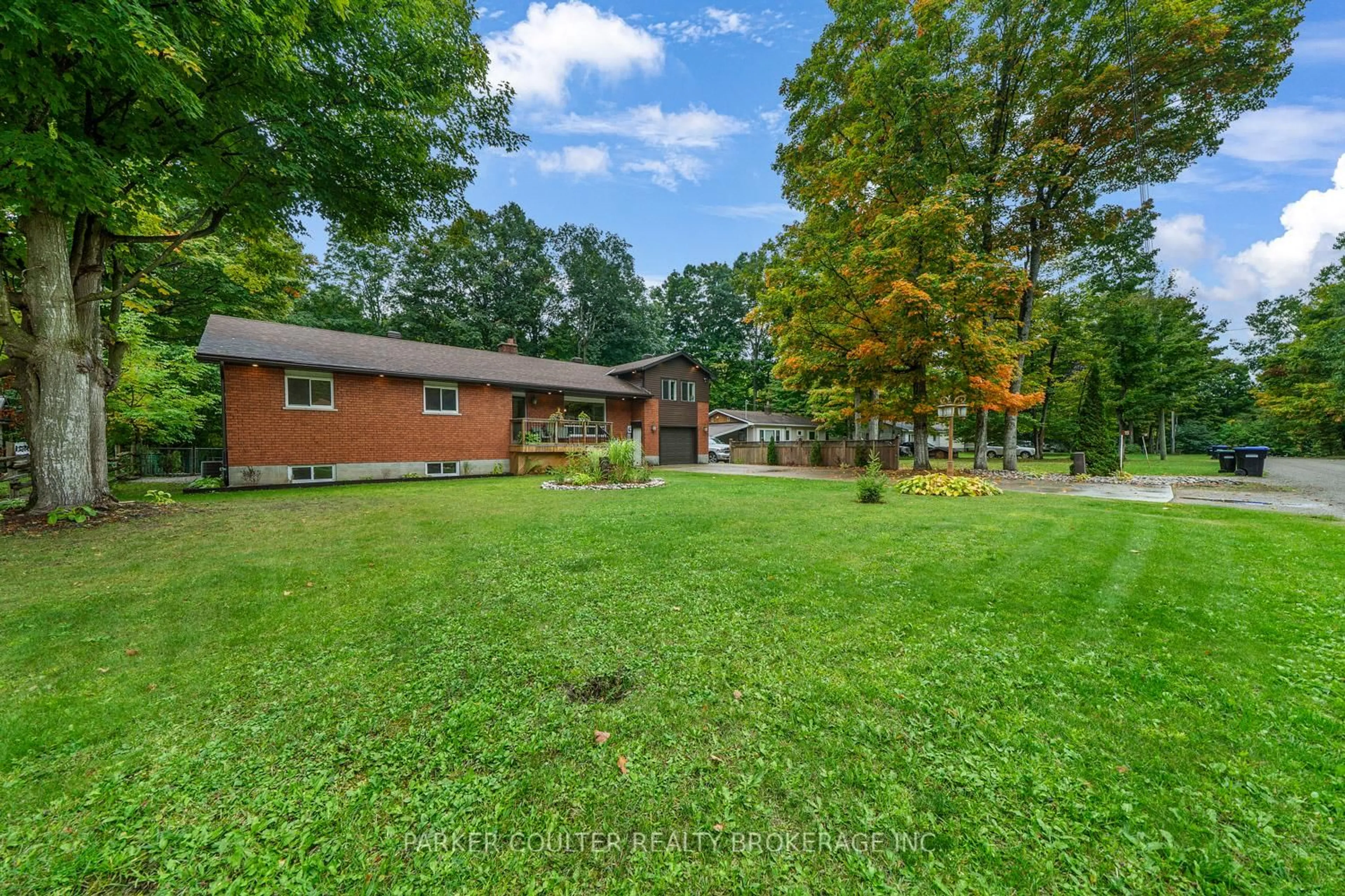 A pic from outside/outdoor area/front of a property/back of a property/a pic from drone, forest/trees view for 15 Mundy Ave, Tiny Ontario L9M 0B5