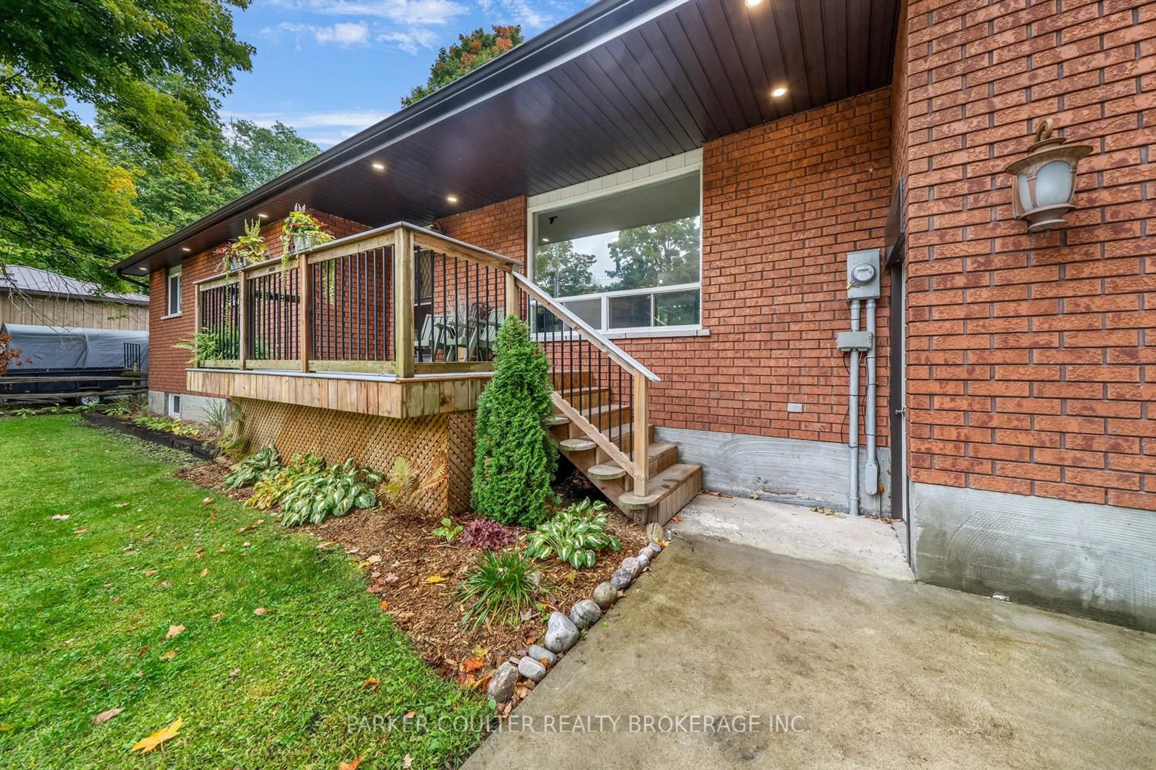 Home with brick exterior material, unknown for 15 Mundy Ave, Tiny Ontario L9M 0B5