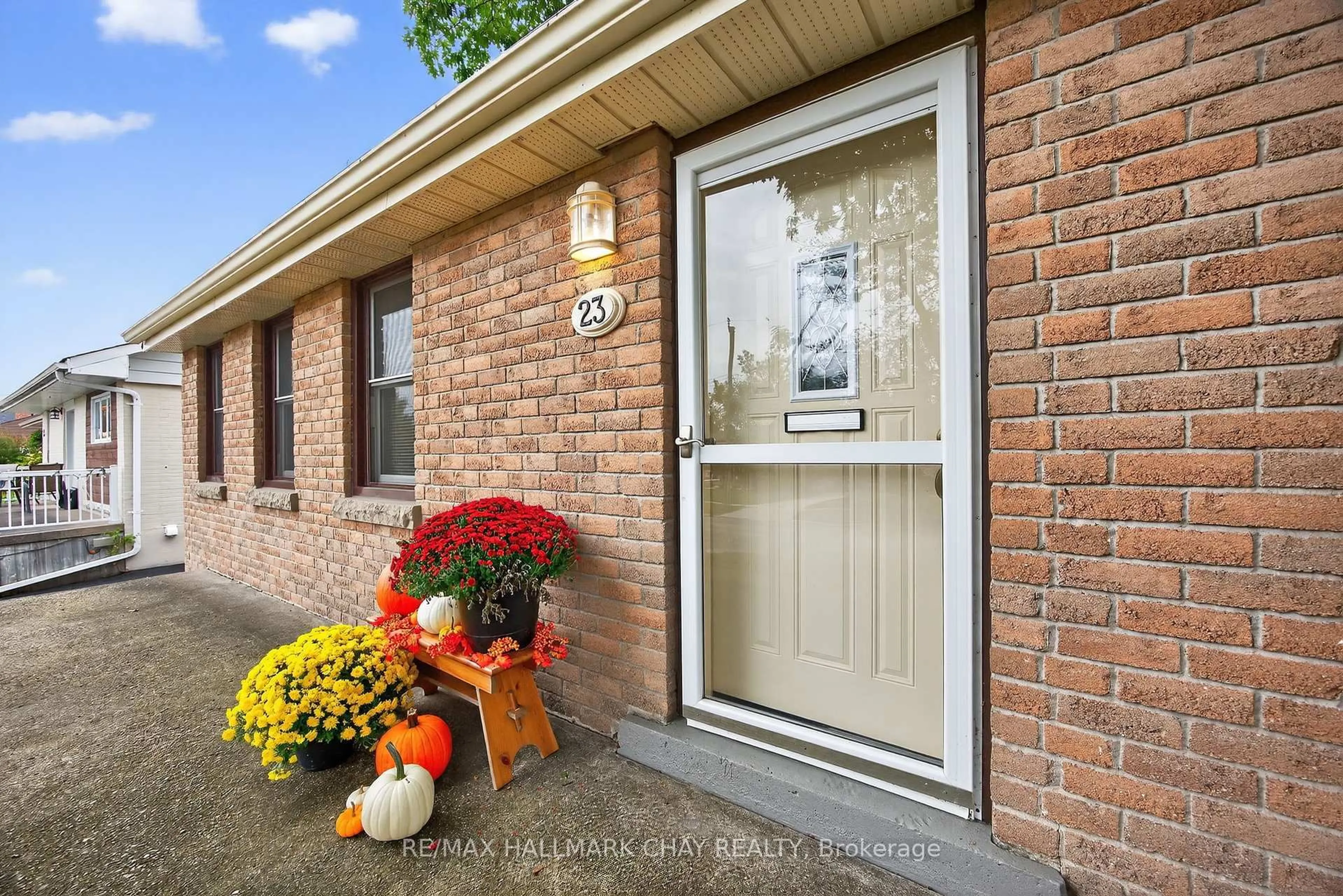 Unknown for 23 Shannon St, Barrie Ontario L4M 2K7