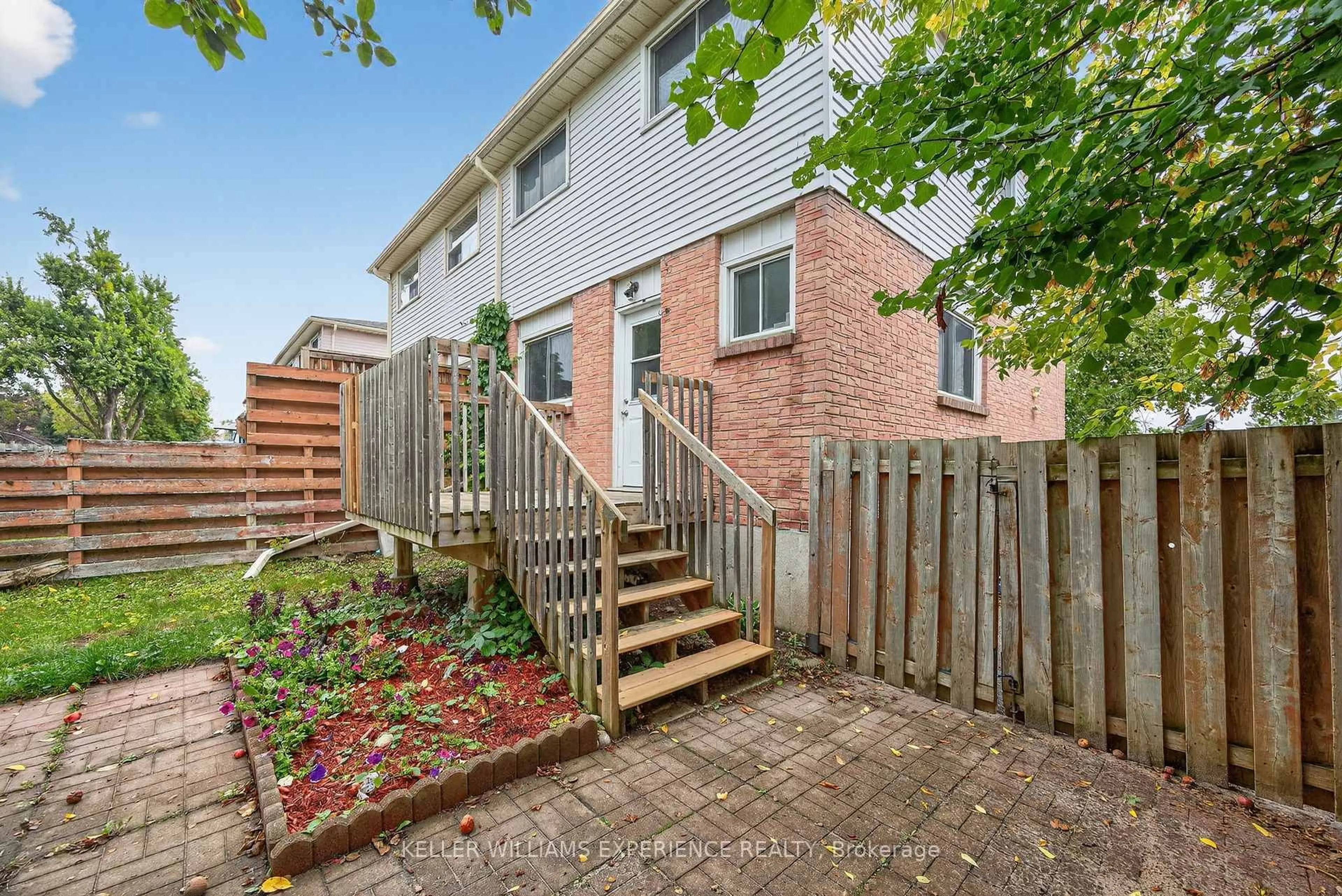 Patio, street for 79 CARLTON Rd, Barrie Ontario L4M 5K8