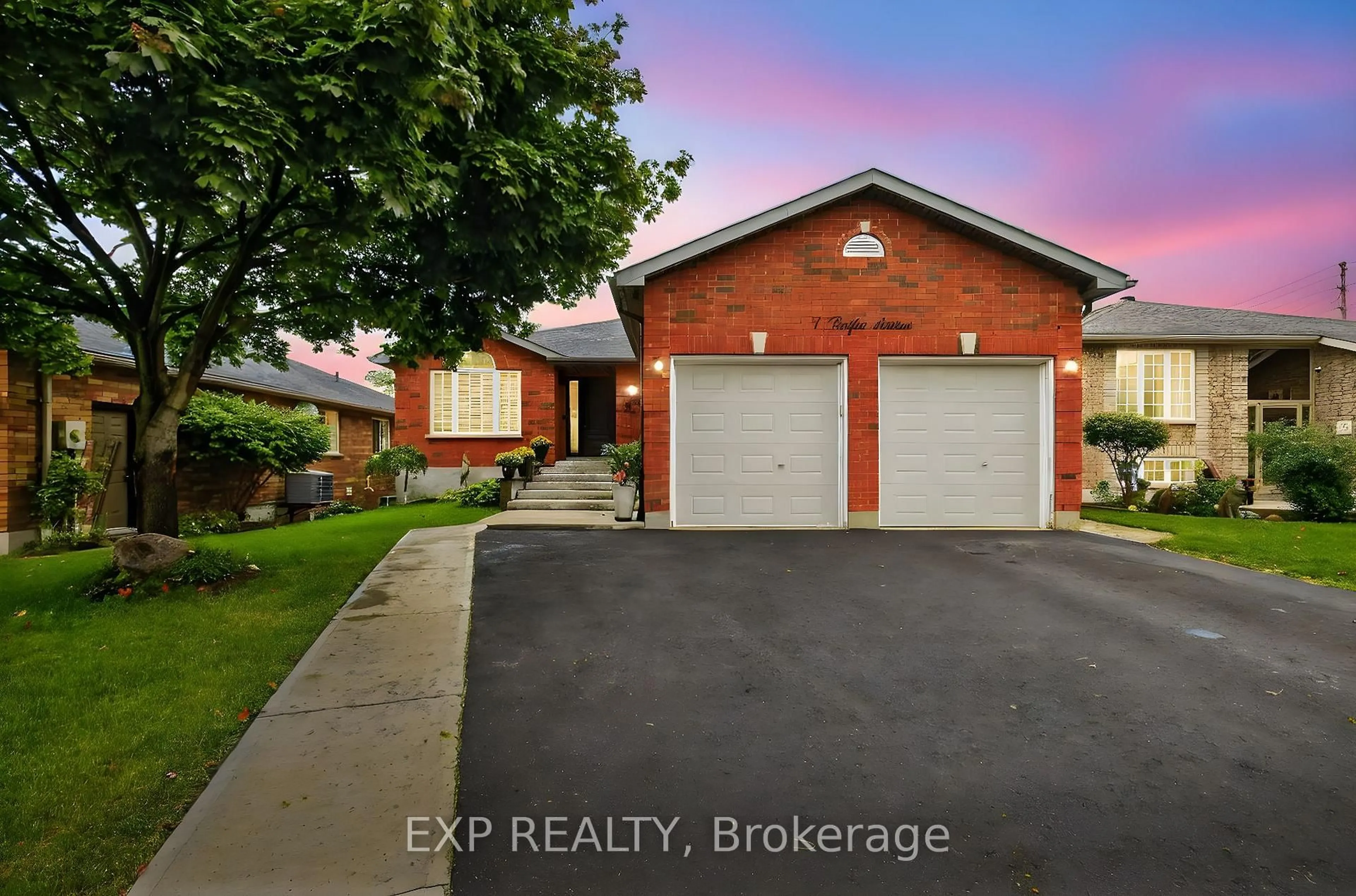 Home with brick exterior material, street for 7 Pacific Ave, Barrie Ontario L4M 7E7
