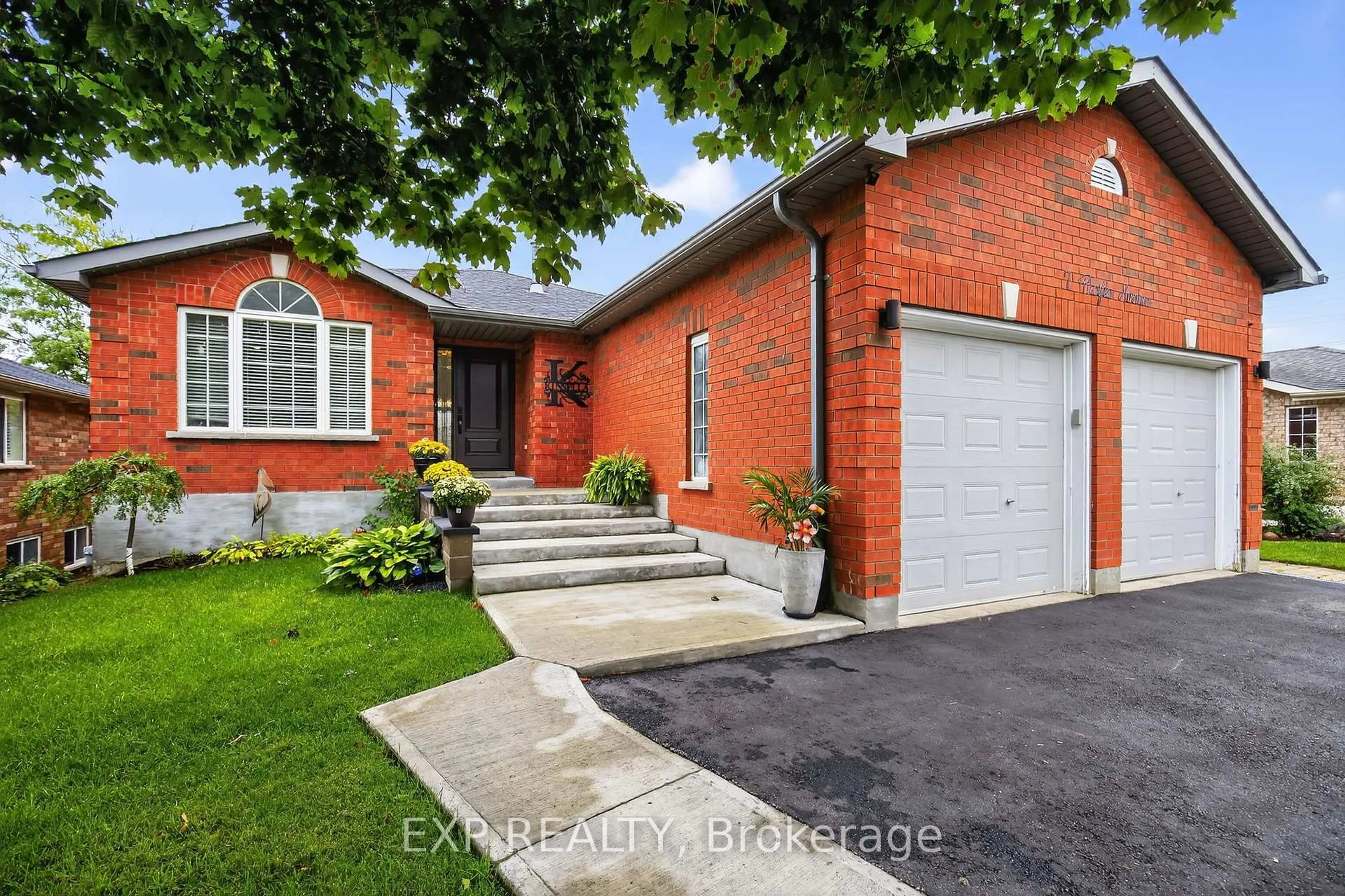 Home with brick exterior material, street for 7 Pacific Ave, Barrie Ontario L4M 7E7