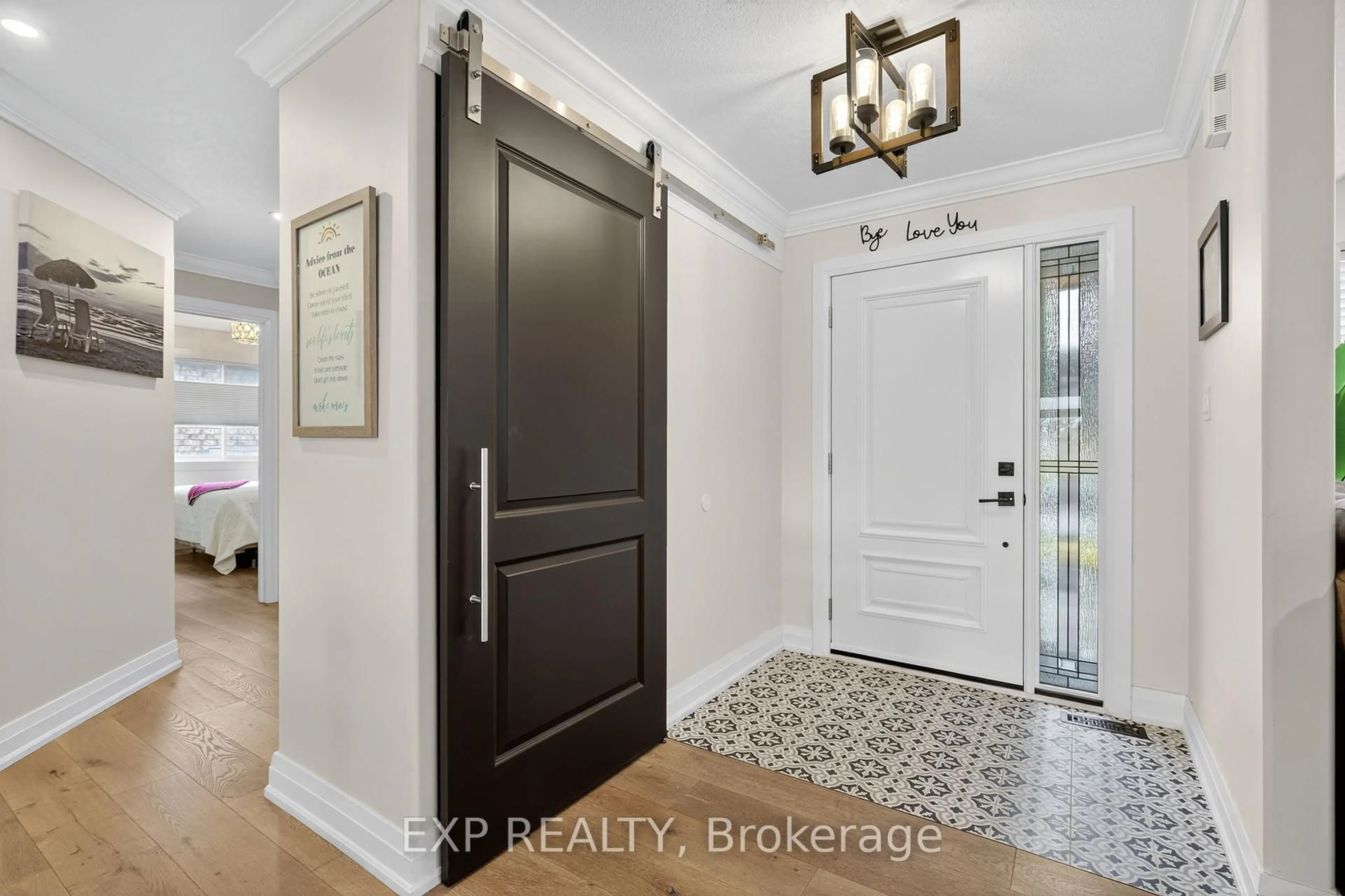 Indoor entryway for 7 Pacific Ave, Barrie Ontario L4M 7E7