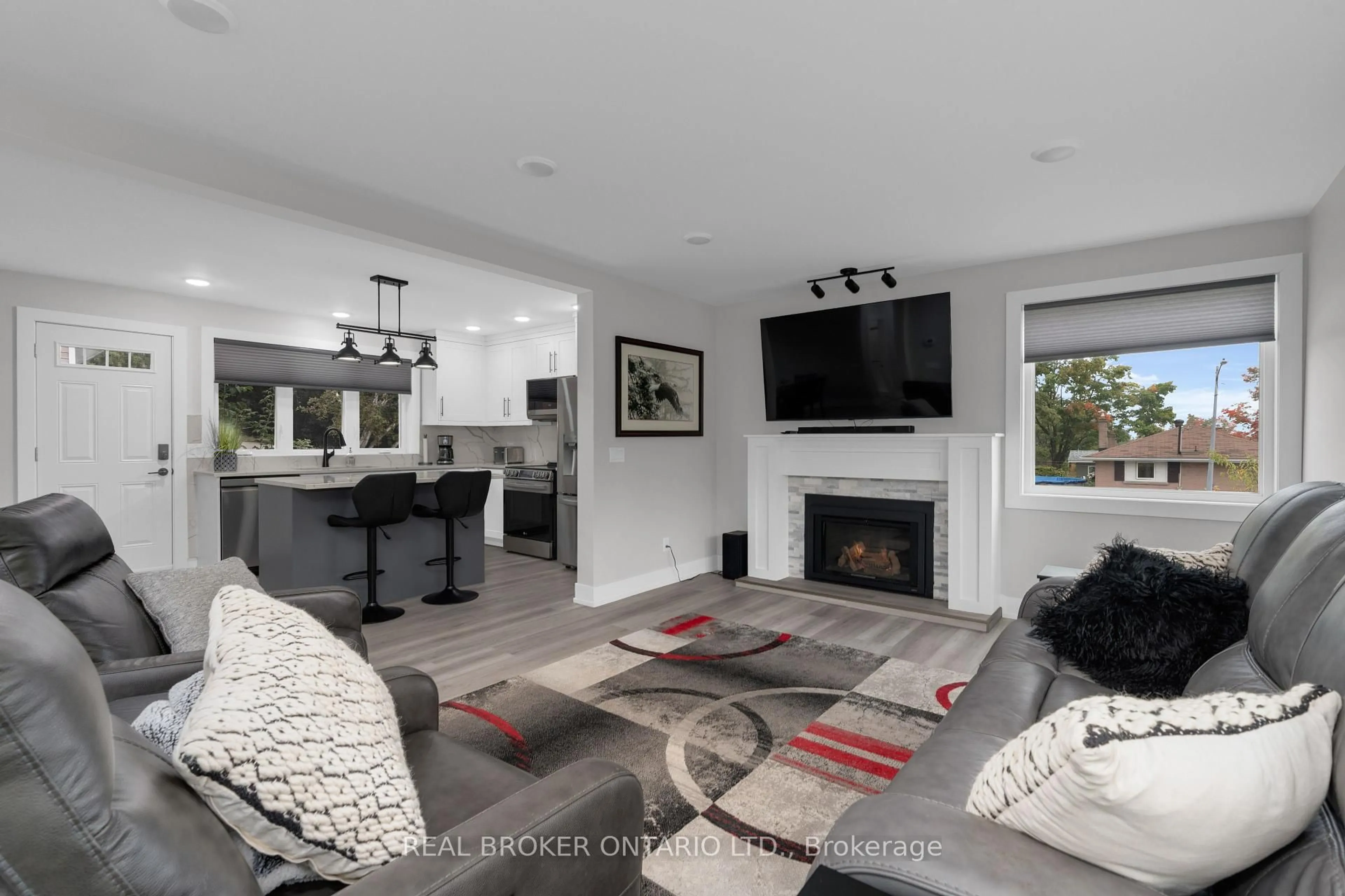 Living room with furniture, unknown for 106 Brant St, Orillia Ontario L3V 5P7