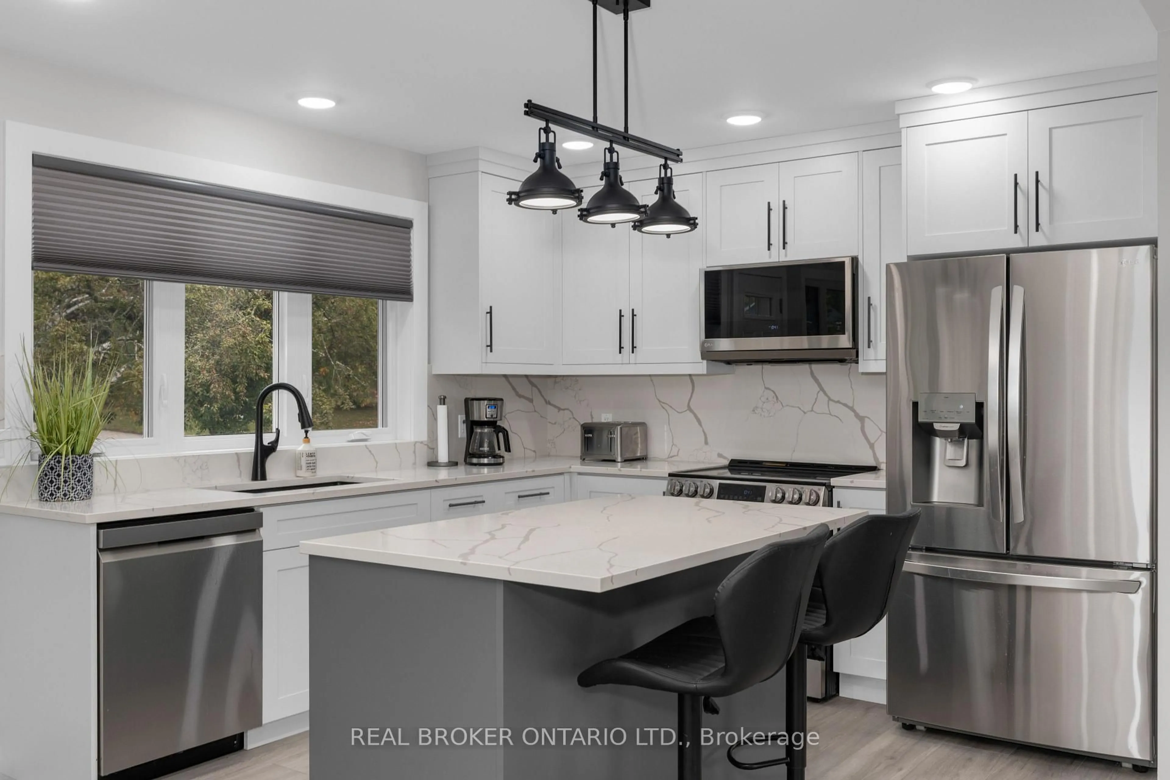 Open concept kitchen, ceramic/tile floor for 106 Brant St, Orillia Ontario L3V 5P7