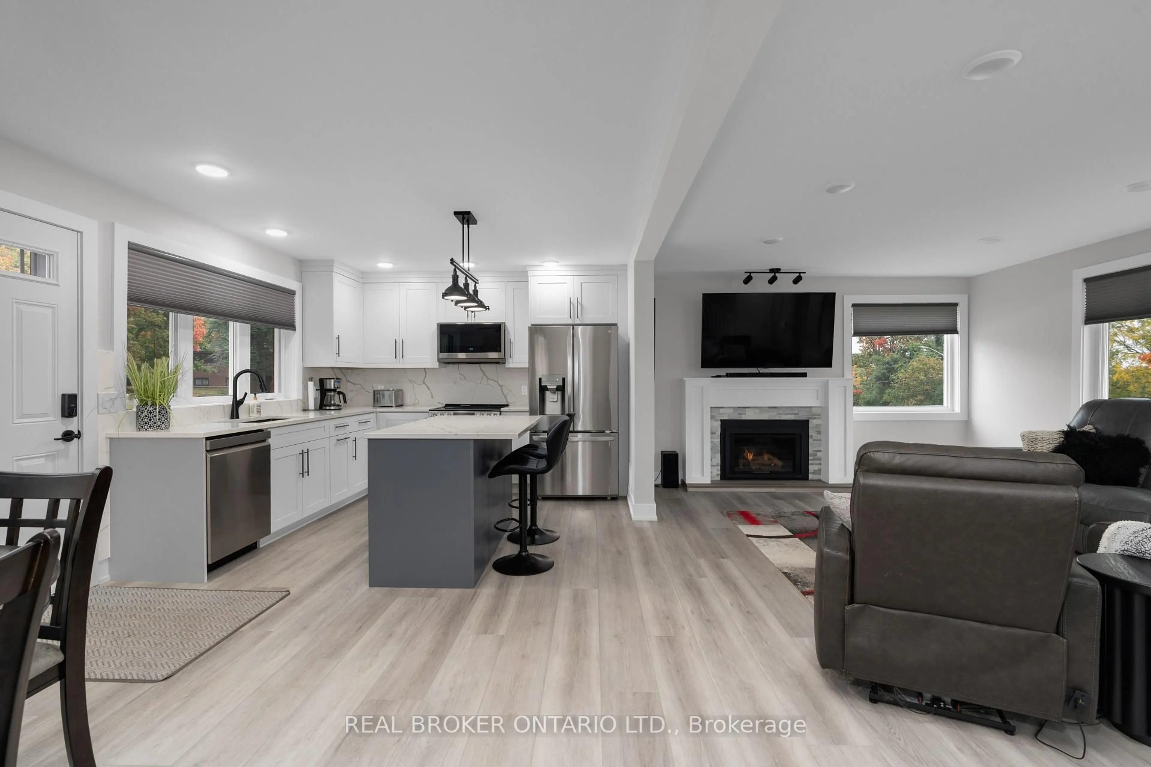 Open concept kitchen, unknown for 106 Brant St, Orillia Ontario L3V 5P7