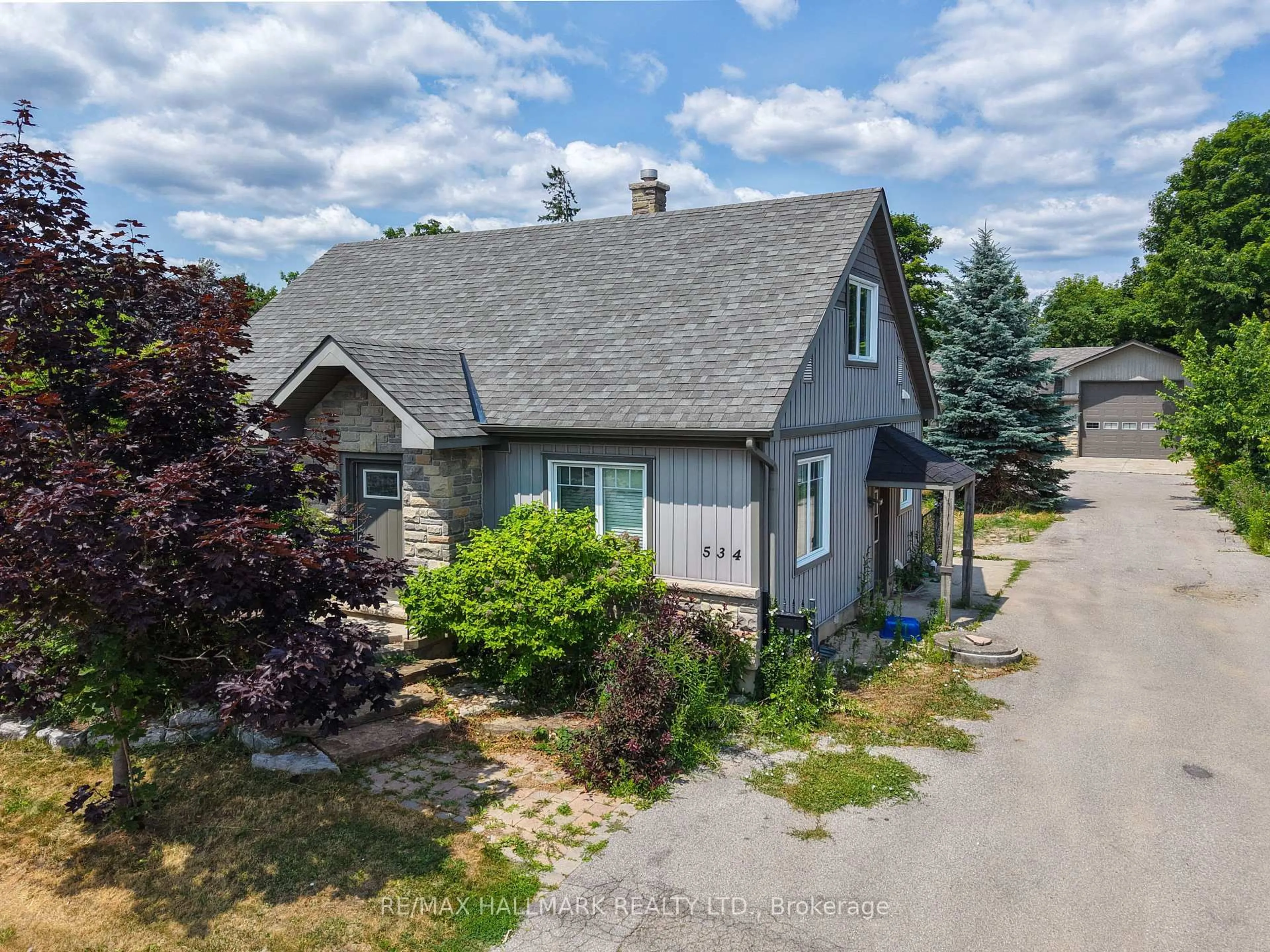 A pic from outside/outdoor area/front of a property/back of a property/a pic from drone, street for 534 Big Bay Point Rd, Barrie Ontario L4N 3Z5