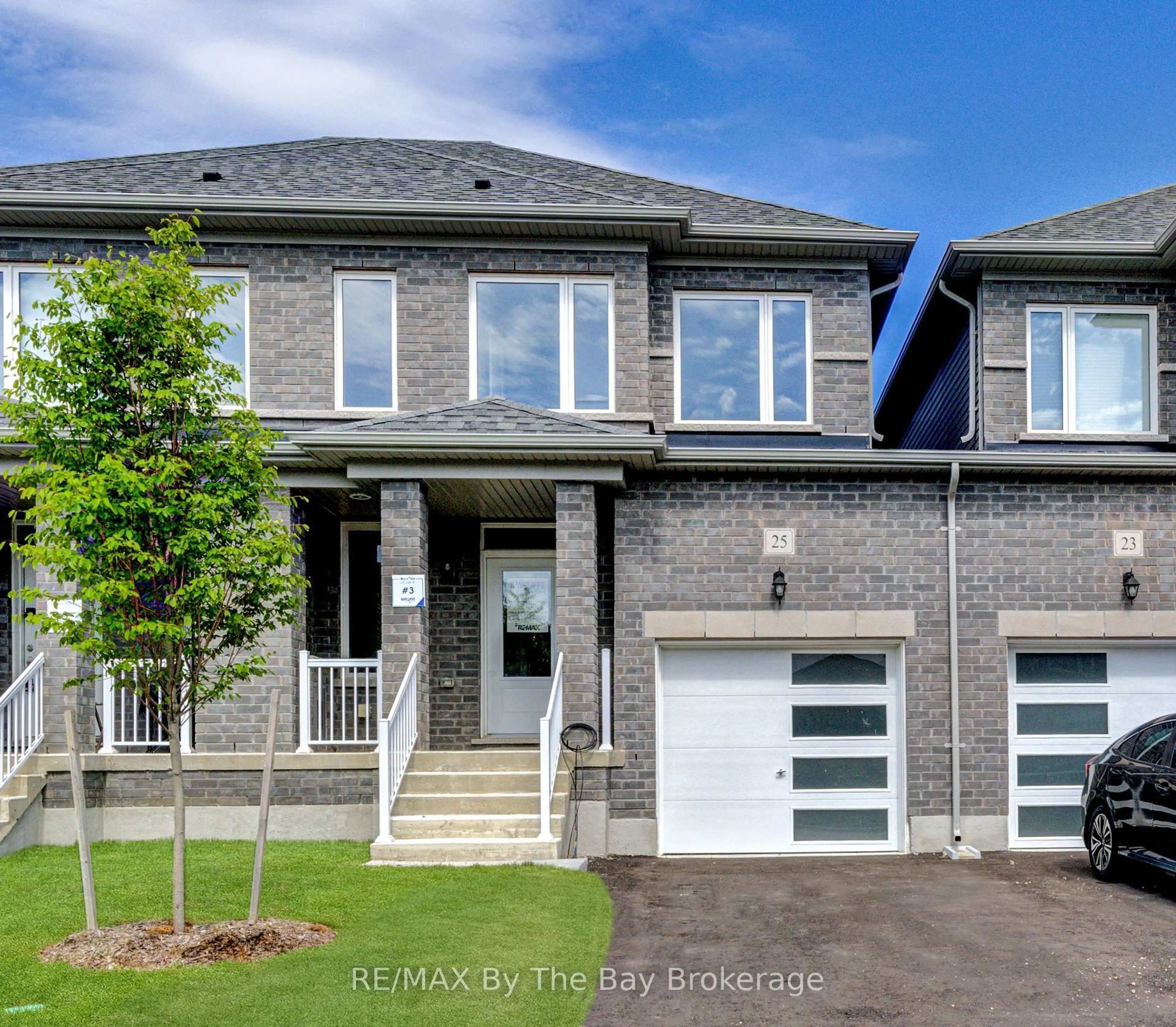 Home with brick exterior material, street for 25 Lisa St, Wasaga Beach Ontario L9Z 1J9