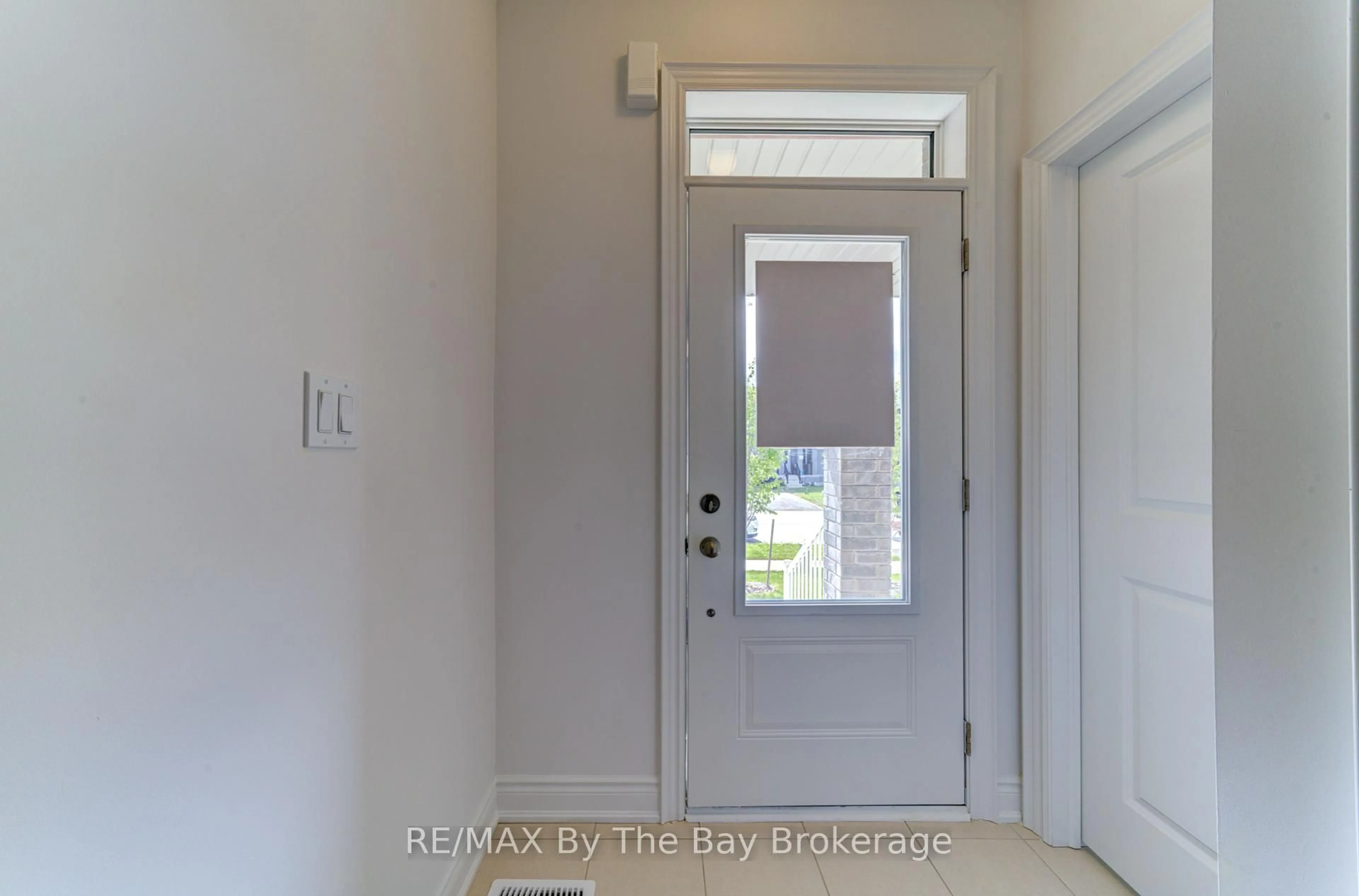 Indoor entryway for 25 Lisa St, Wasaga Beach Ontario L9Z 1J9