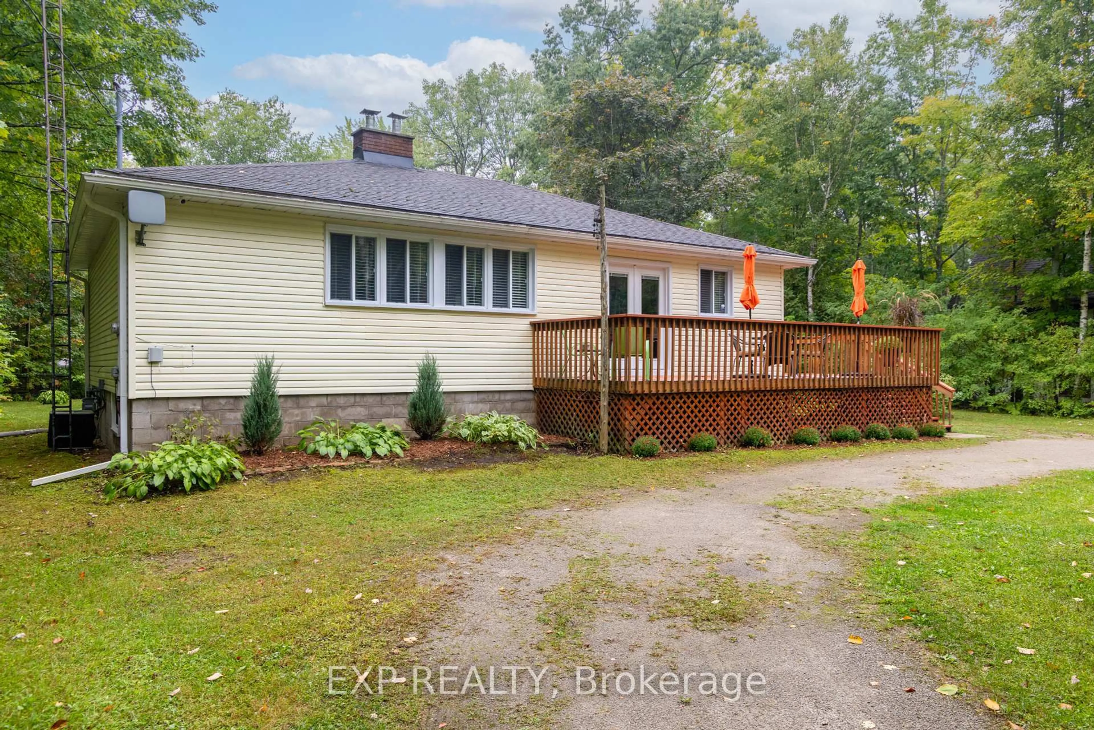 A pic from outside/outdoor area/front of a property/back of a property/a pic from drone, unknown for 34 Staglir Dr, Tiny Ontario L9M 0H2