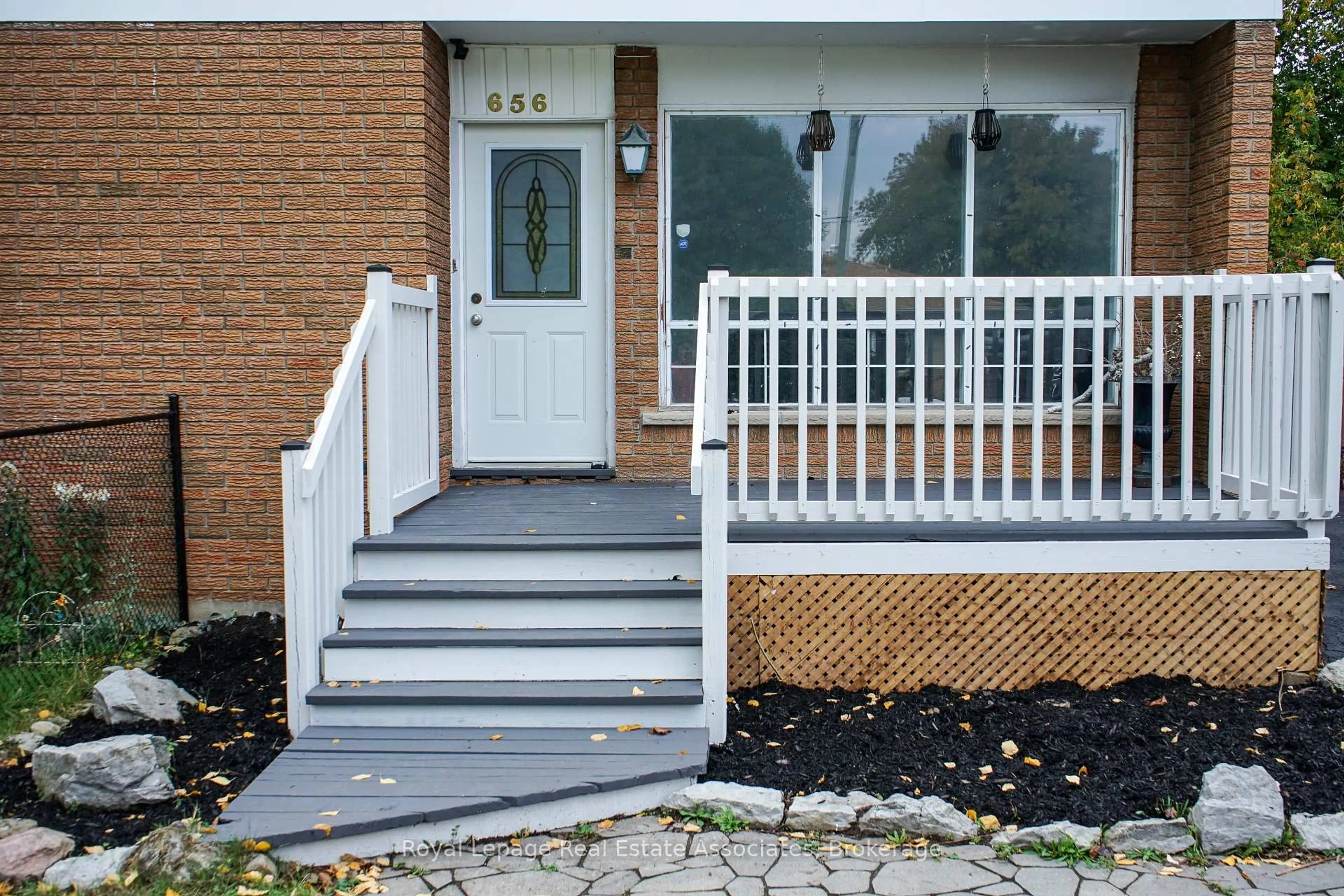 Unknown for 656 Oak St, Collingwood Ontario L9Y 2Z8