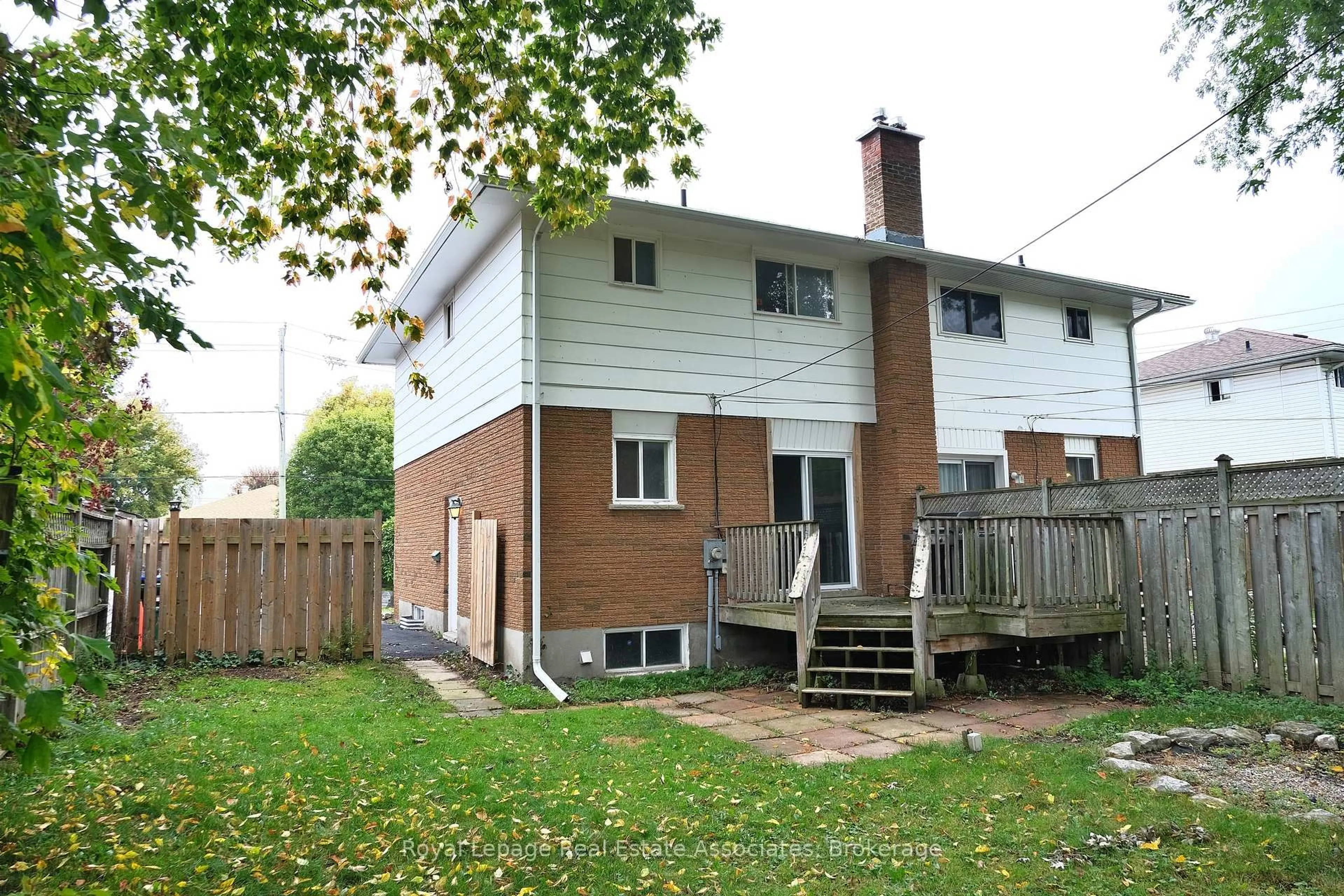 Patio, street for 656 Oak St, Collingwood Ontario L9Y 2Z8