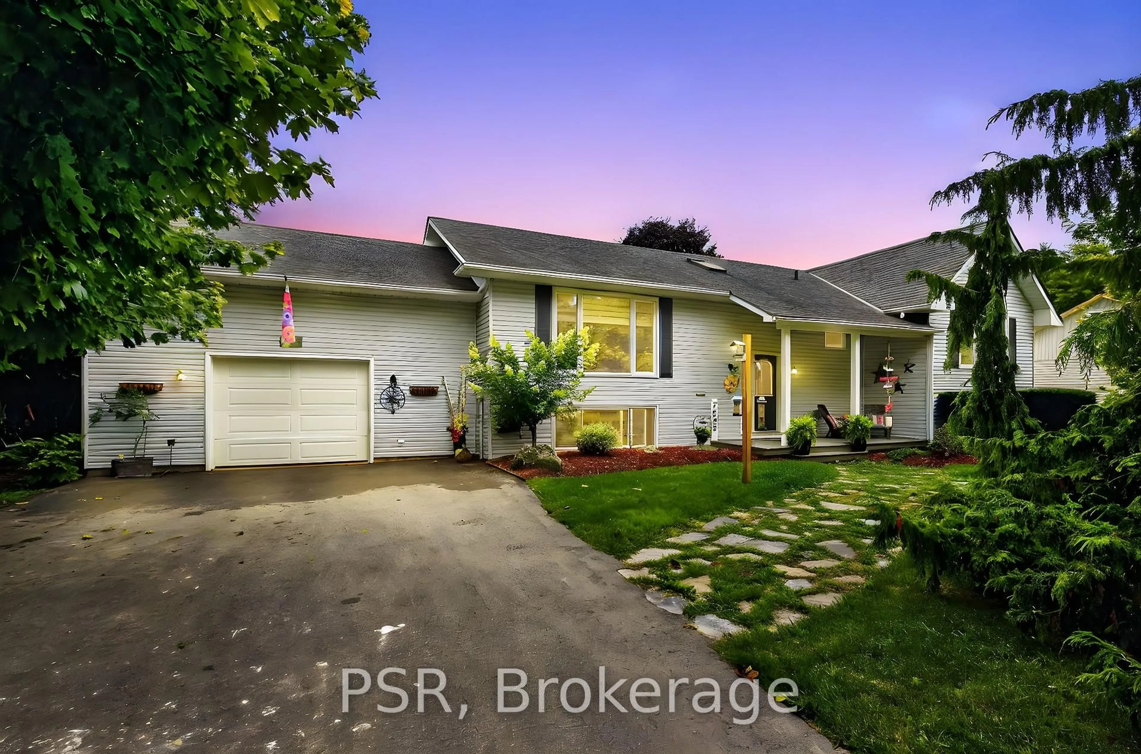 A pic from outside/outdoor area/front of a property/back of a property/a pic from drone, street for 7563 36/37 Nottawasaga Sdrd, Clearview Ontario L0M 1P0