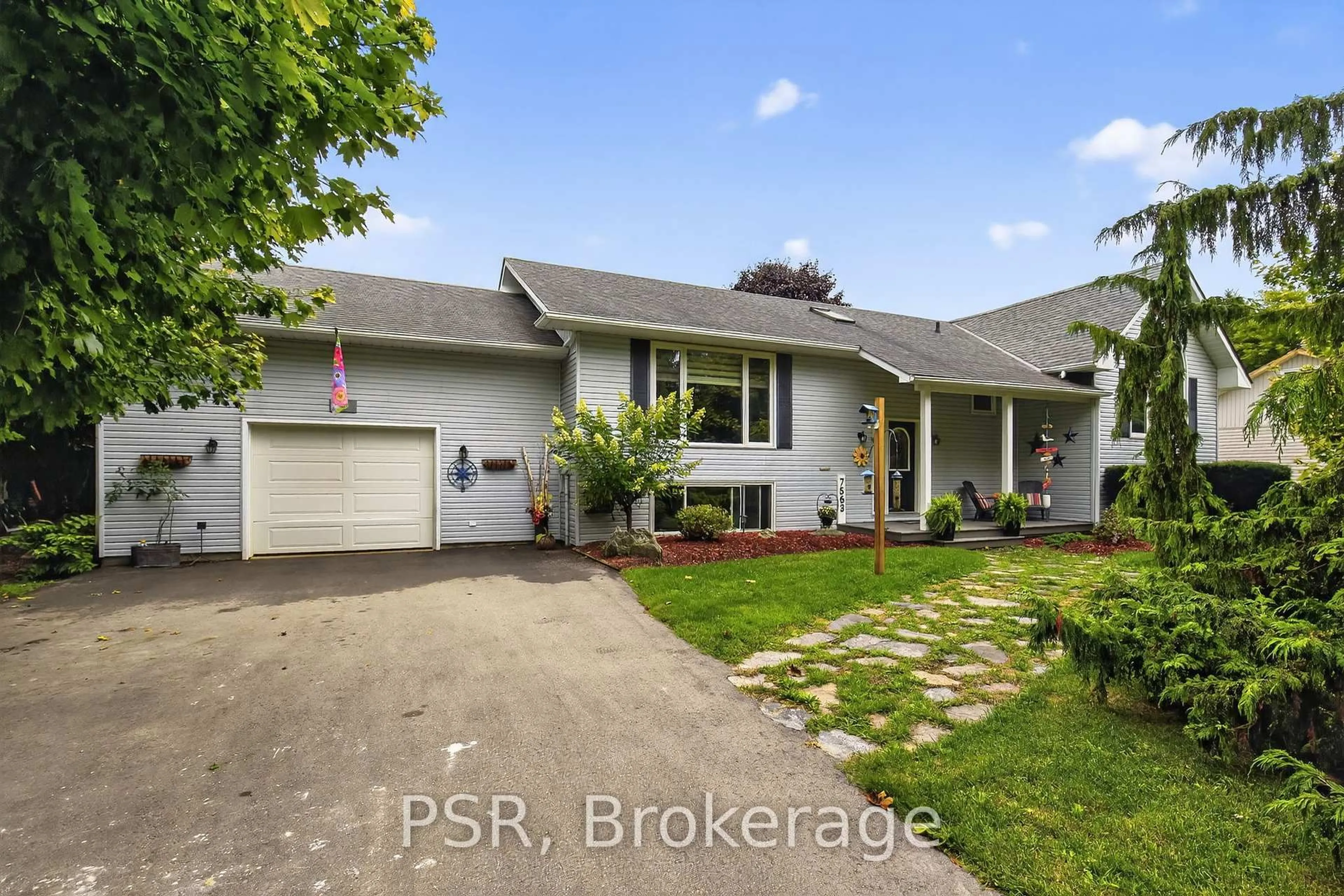 A pic from outside/outdoor area/front of a property/back of a property/a pic from drone, street for 7563 36/37 Nottawasaga Sdrd, Clearview Ontario L0M 1P0