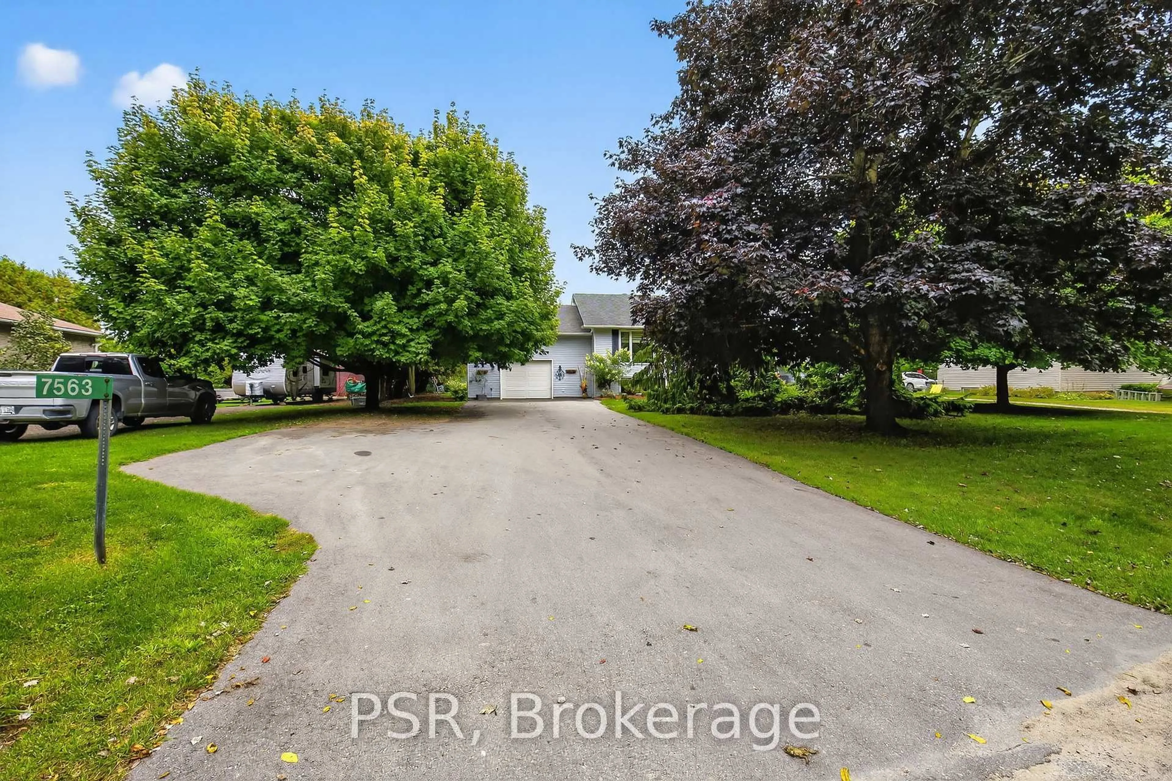 A pic from outside/outdoor area/front of a property/back of a property/a pic from drone, street for 7563 36/37 Nottawasaga Sdrd, Clearview Ontario L0M 1P0