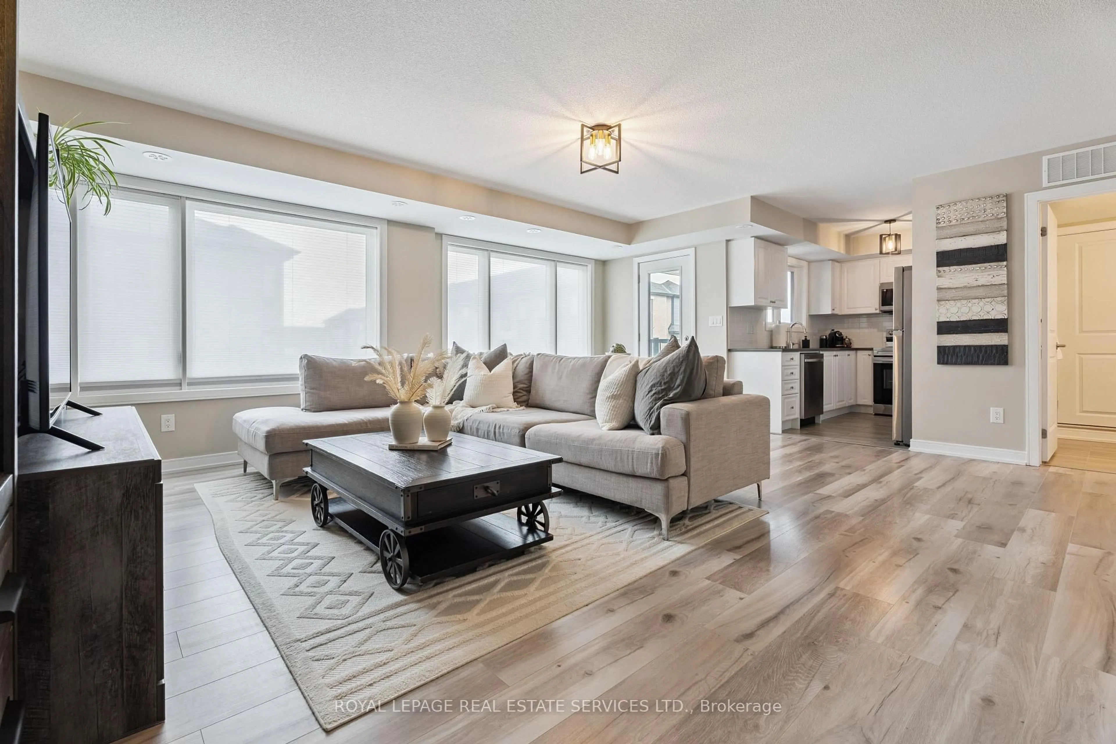 Living room with furniture, unknown for 115 Appletree Lane, Barrie Ontario L9J 0P1