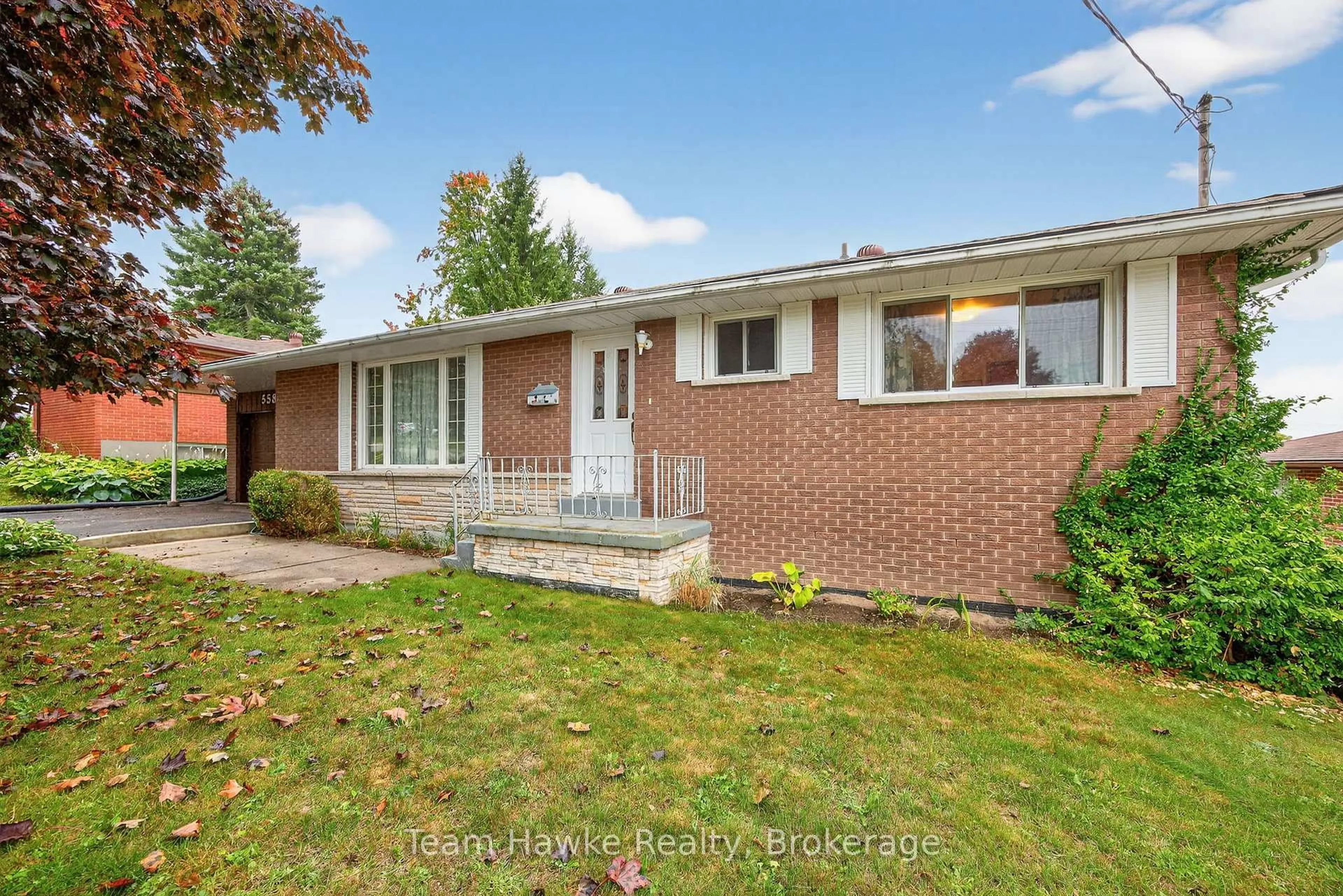 Home with brick exterior material, street for 558 Russell St, Midland Ontario L4R 3B6