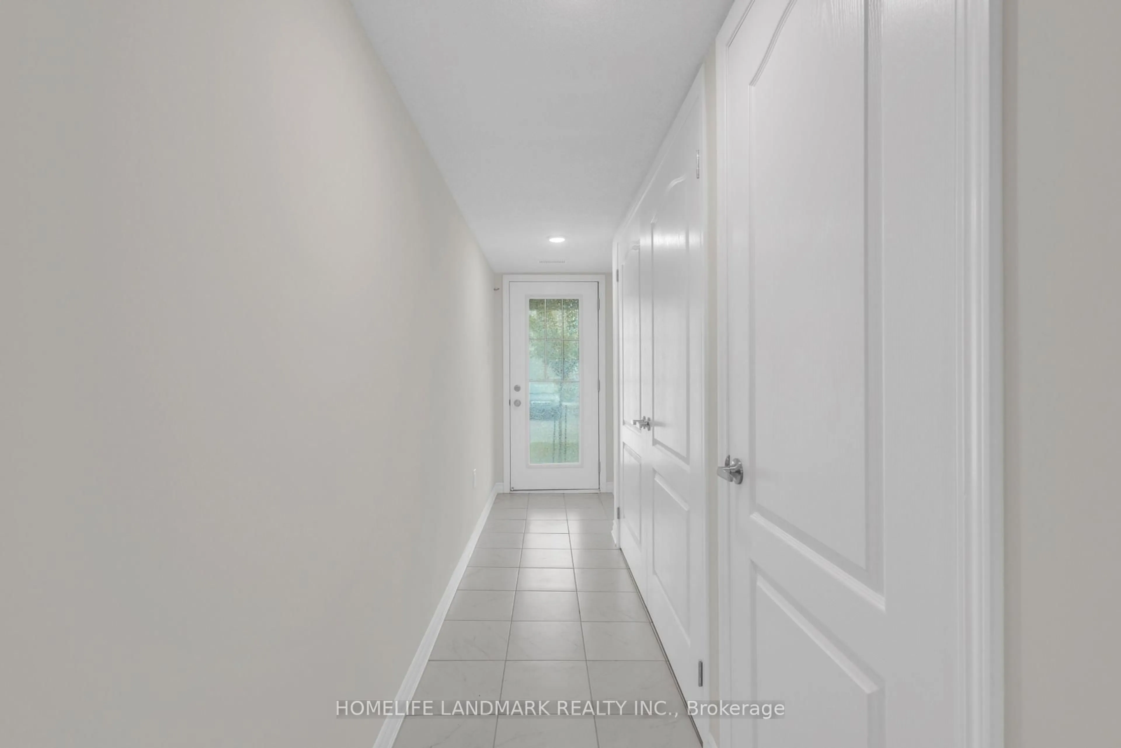 Indoor entryway for 6 Spencer Blvd, Wasaga Beach Ontario L9Z 0K1