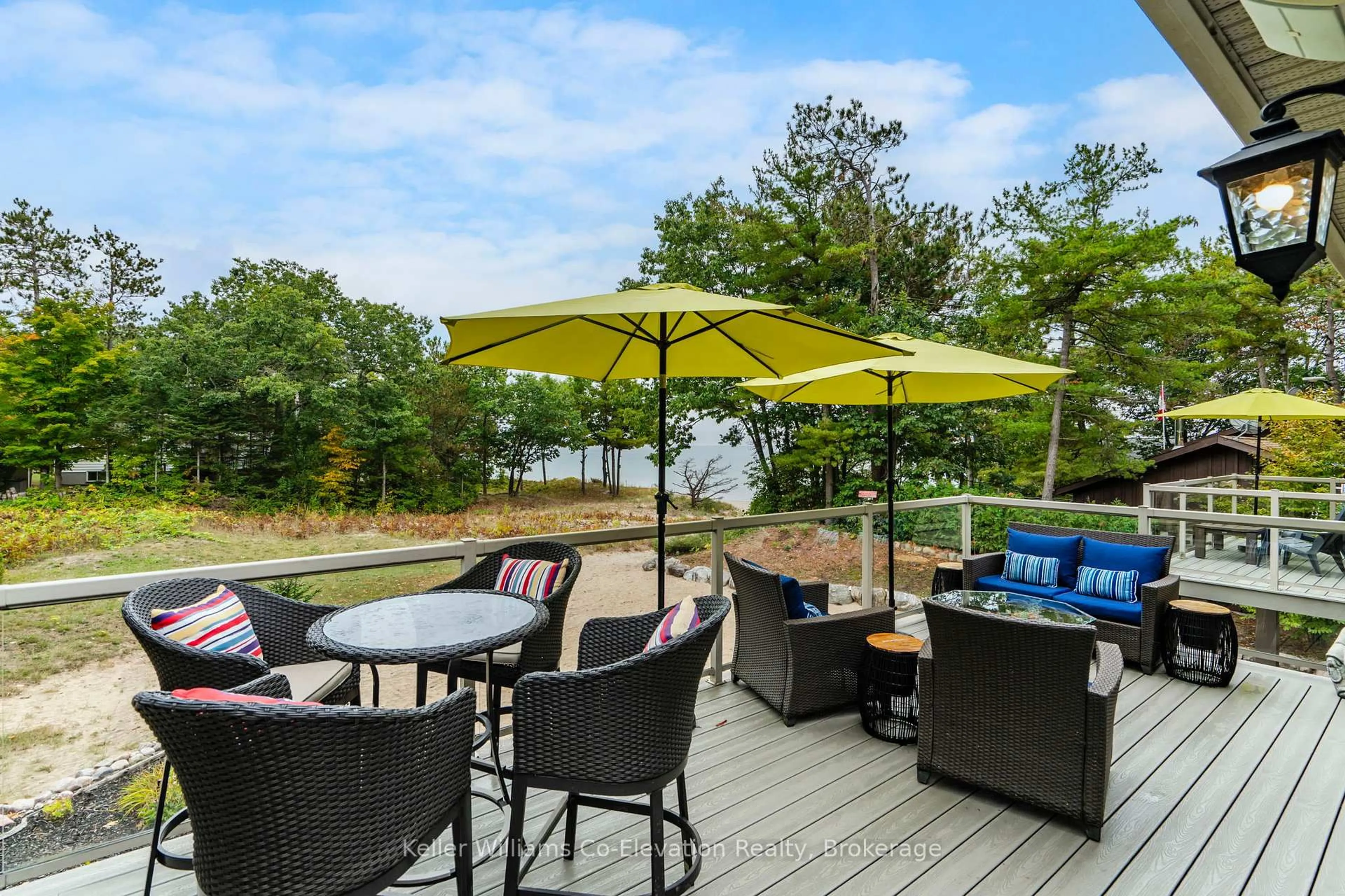 Patio, water/lake/river/ocean view for 15 Rue de Parc, Tiny Ontario L9M 0H4