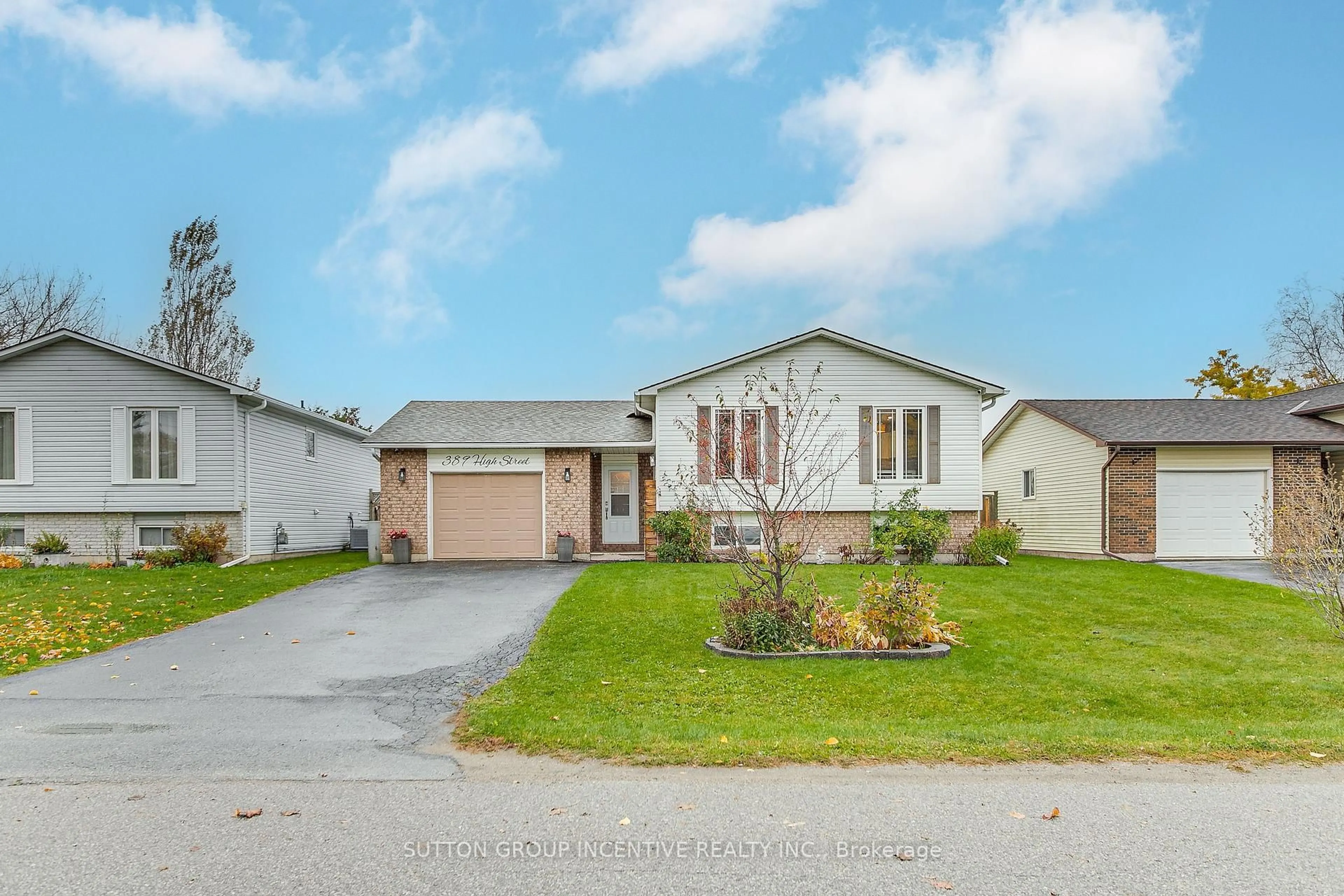 Home with vinyl exterior material, street for 389 High St, Orillia Ontario L3V 4X6