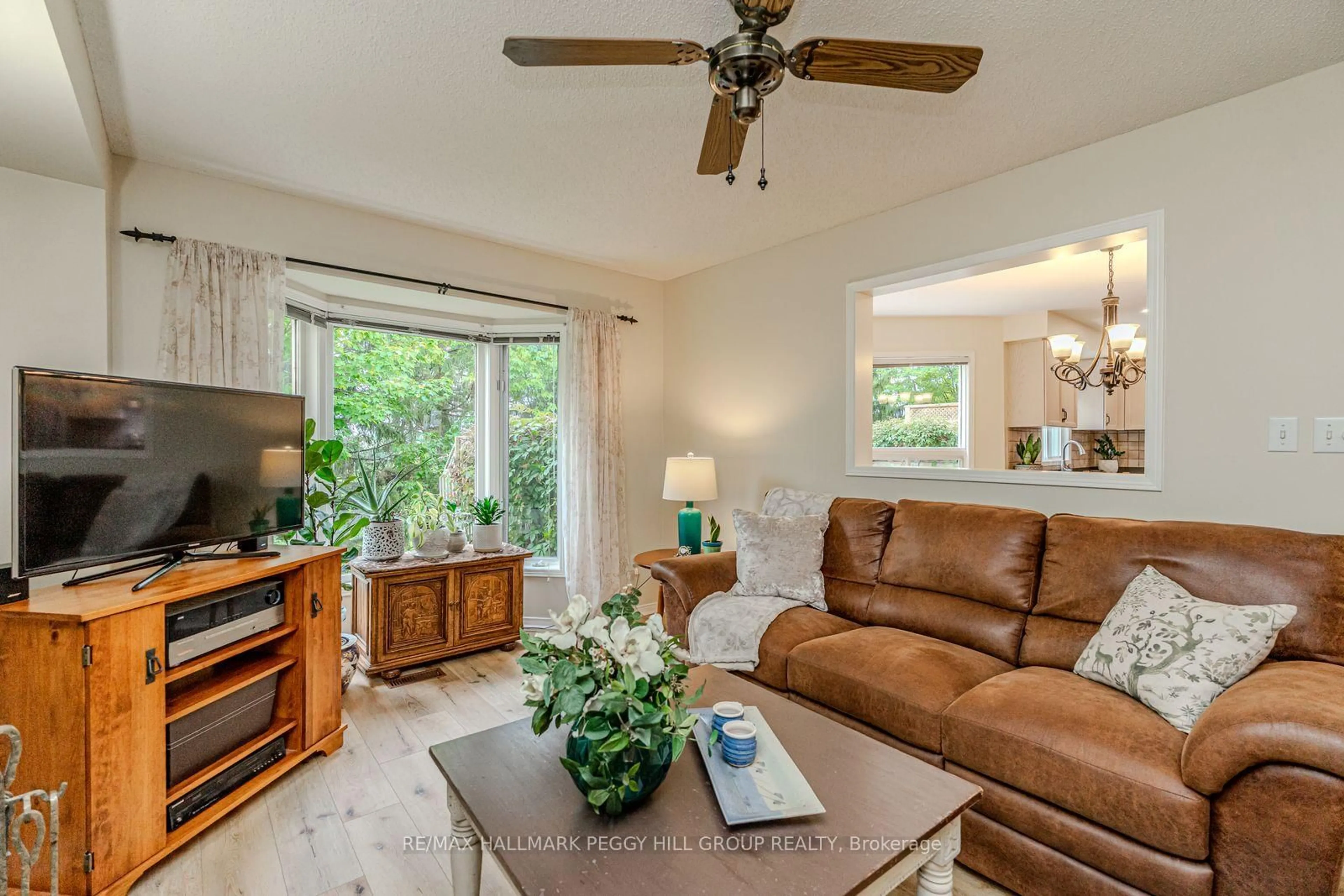 Living room with furniture, unknown for 47 Finlay Rd, Barrie Ontario L4N 7T7