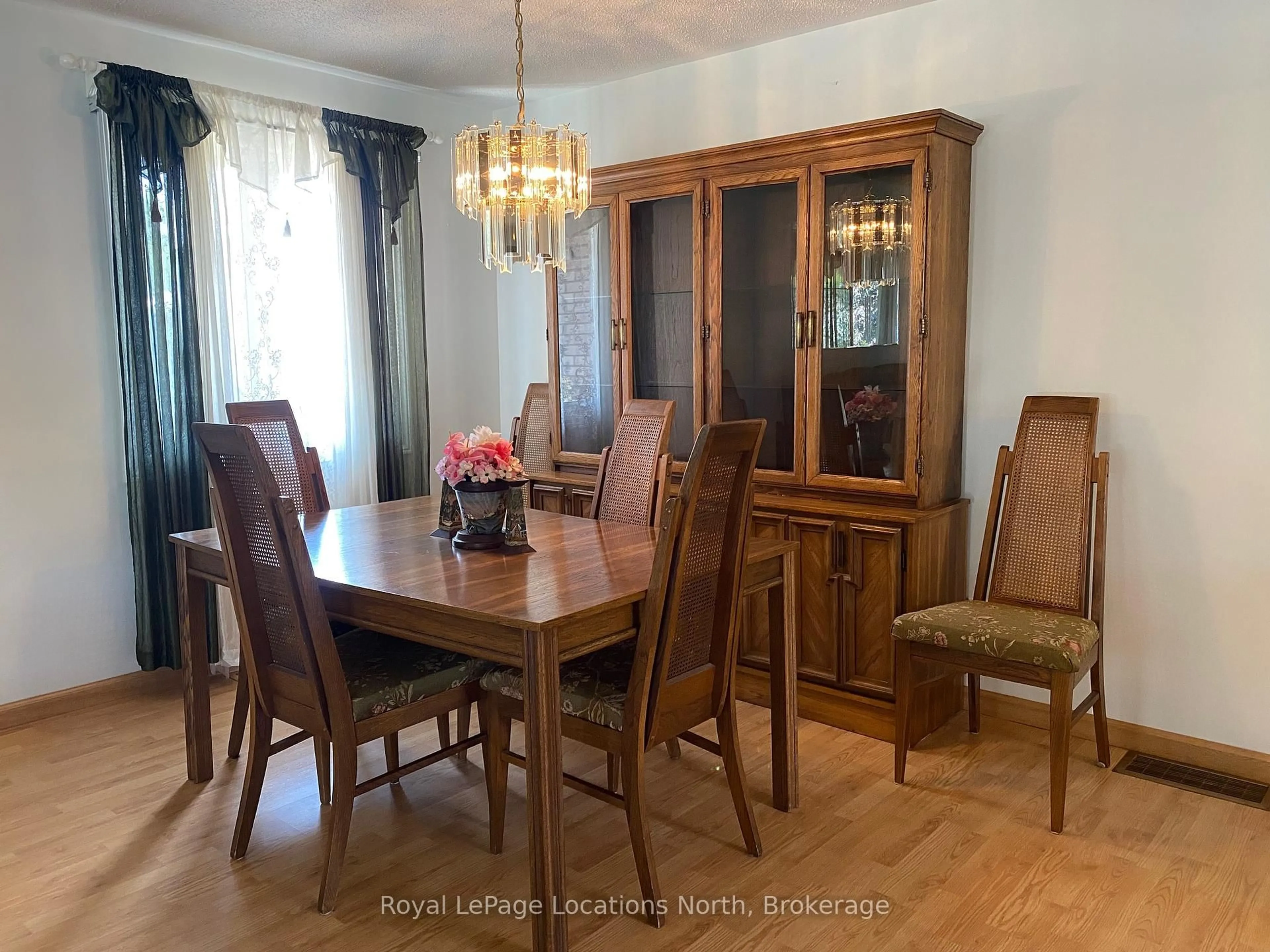 Dining room, wood/laminate floor for 221 John St, Clearview Ontario L0M 1S0